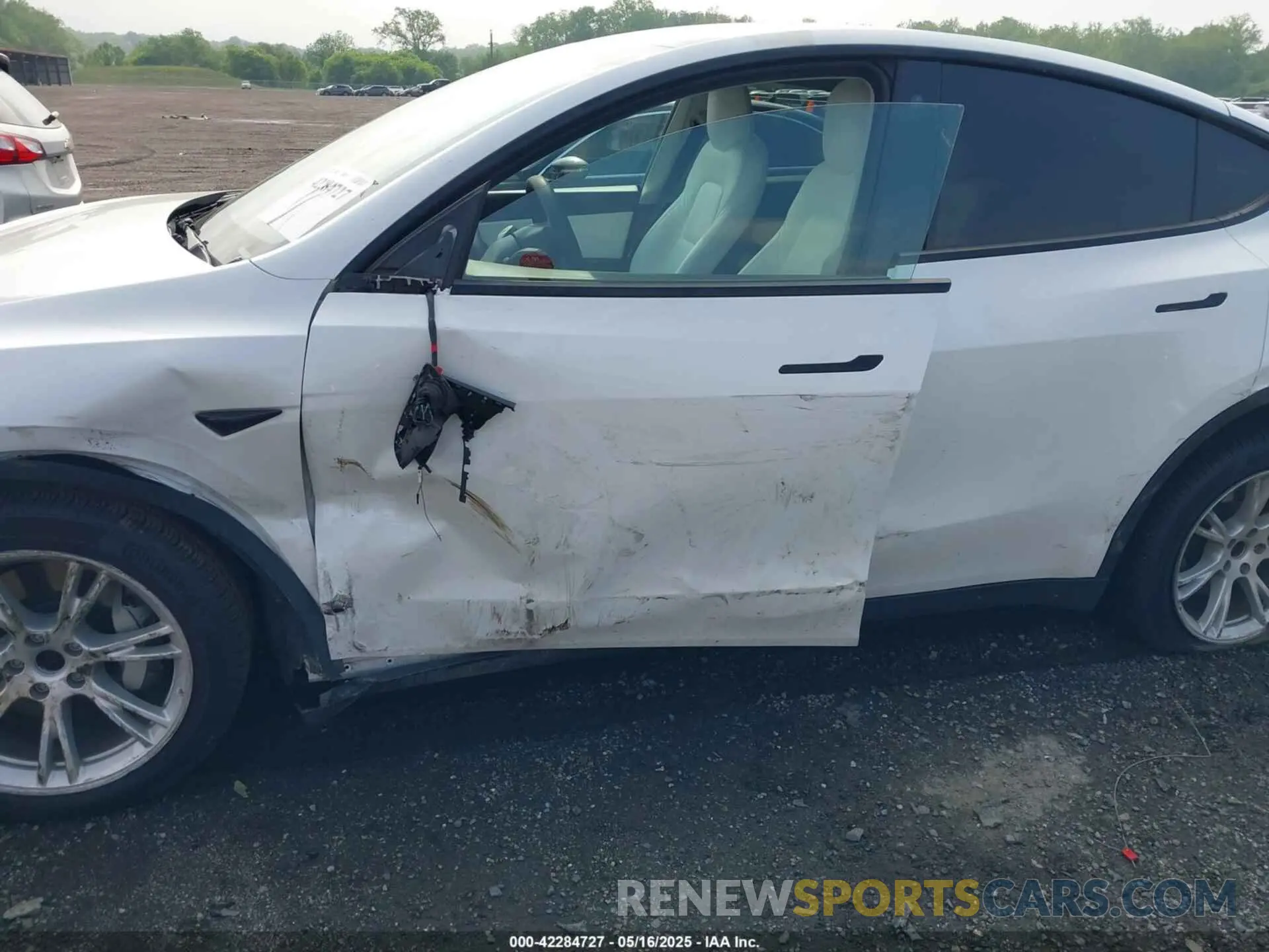 6 Photograph of a damaged car 7SAYGDEE1NF354678 TESLA MODEL Y 2022