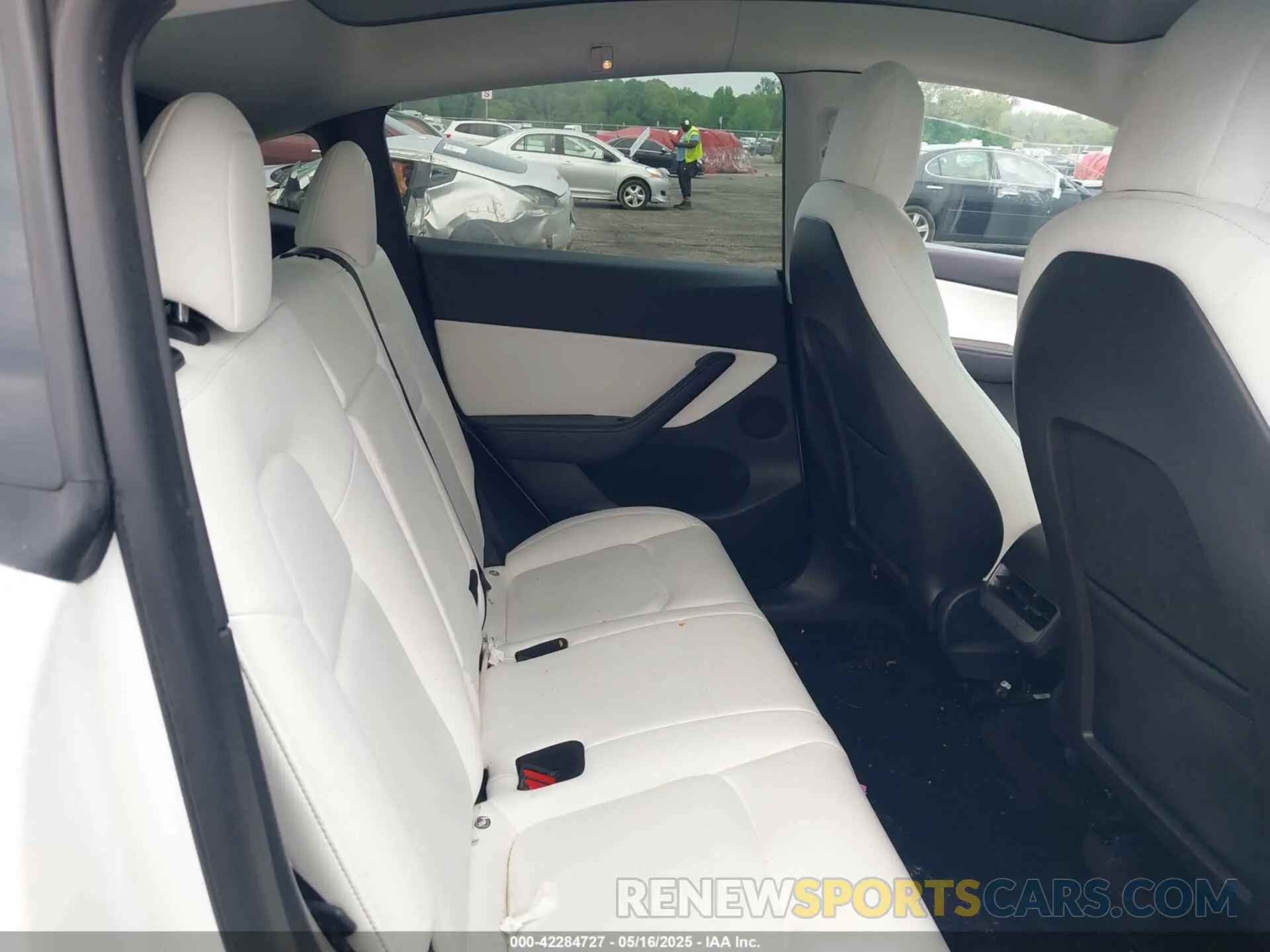 8 Photograph of a damaged car 7SAYGDEE1NF354678 TESLA MODEL Y 2022
