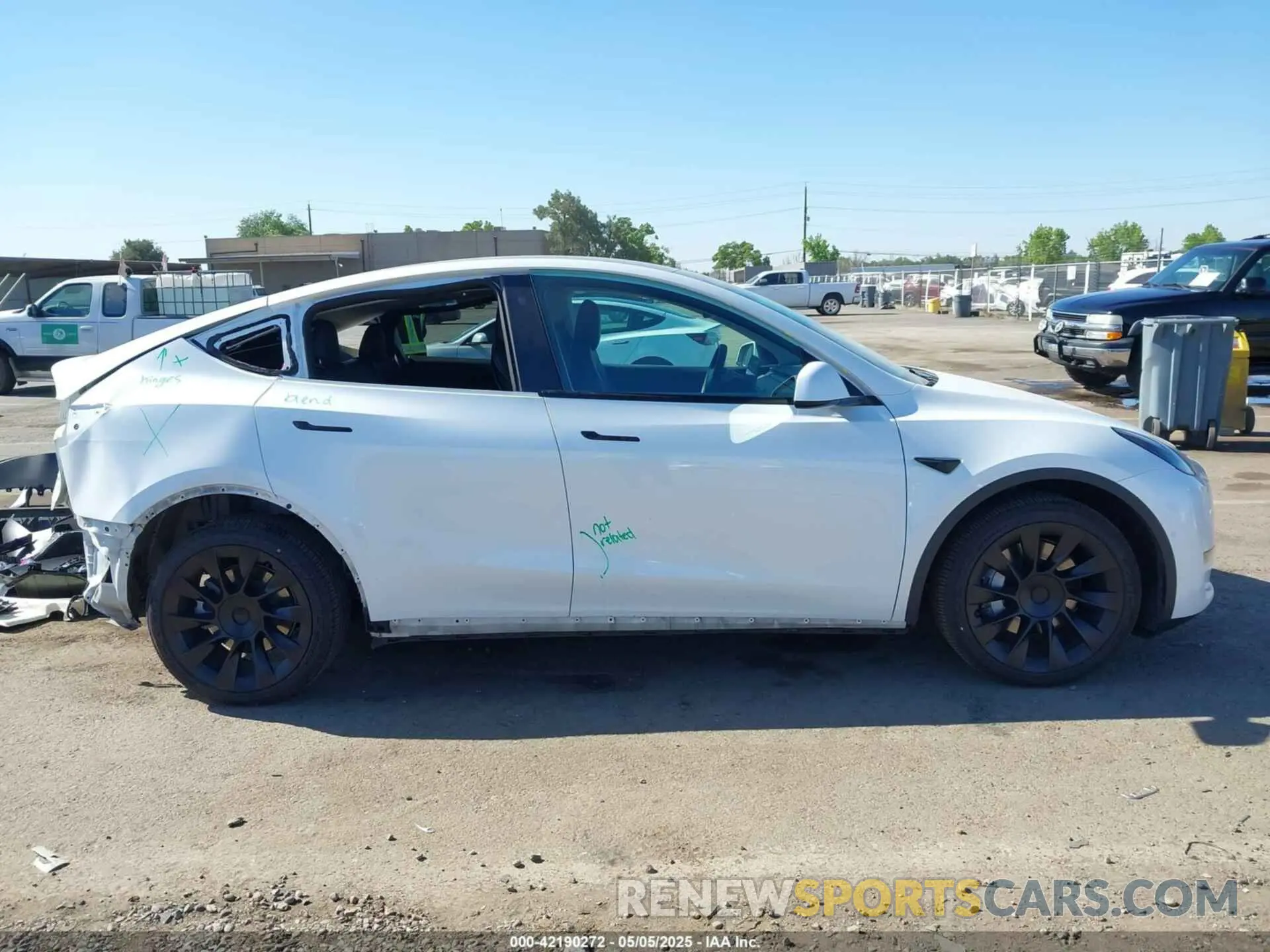 13 Photograph of a damaged car 7SAYGDEE1NF364241 TESLA MODEL Y 2022
