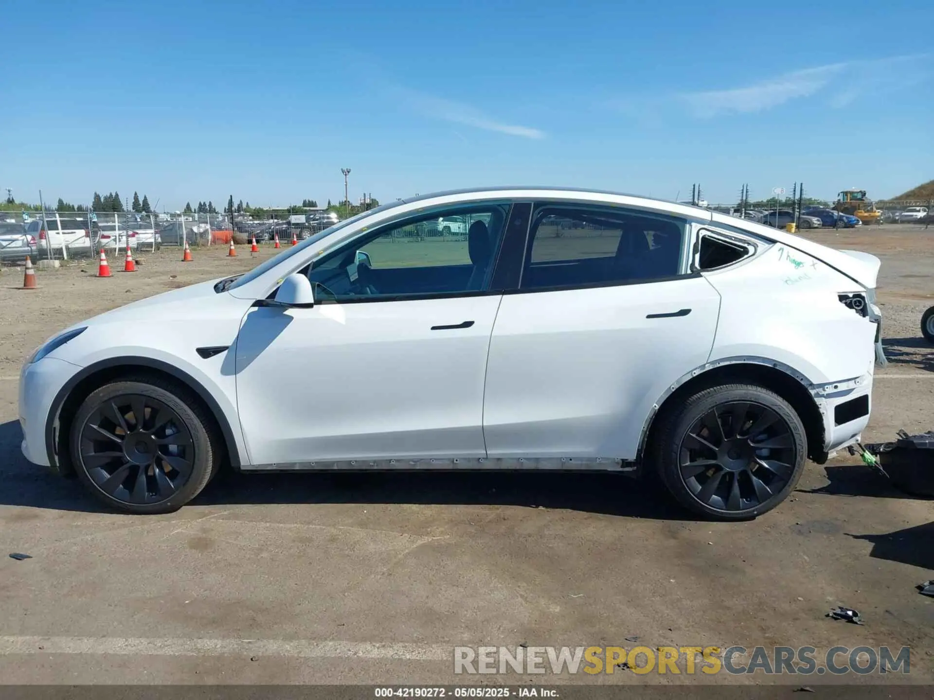 14 Photograph of a damaged car 7SAYGDEE1NF364241 TESLA MODEL Y 2022
