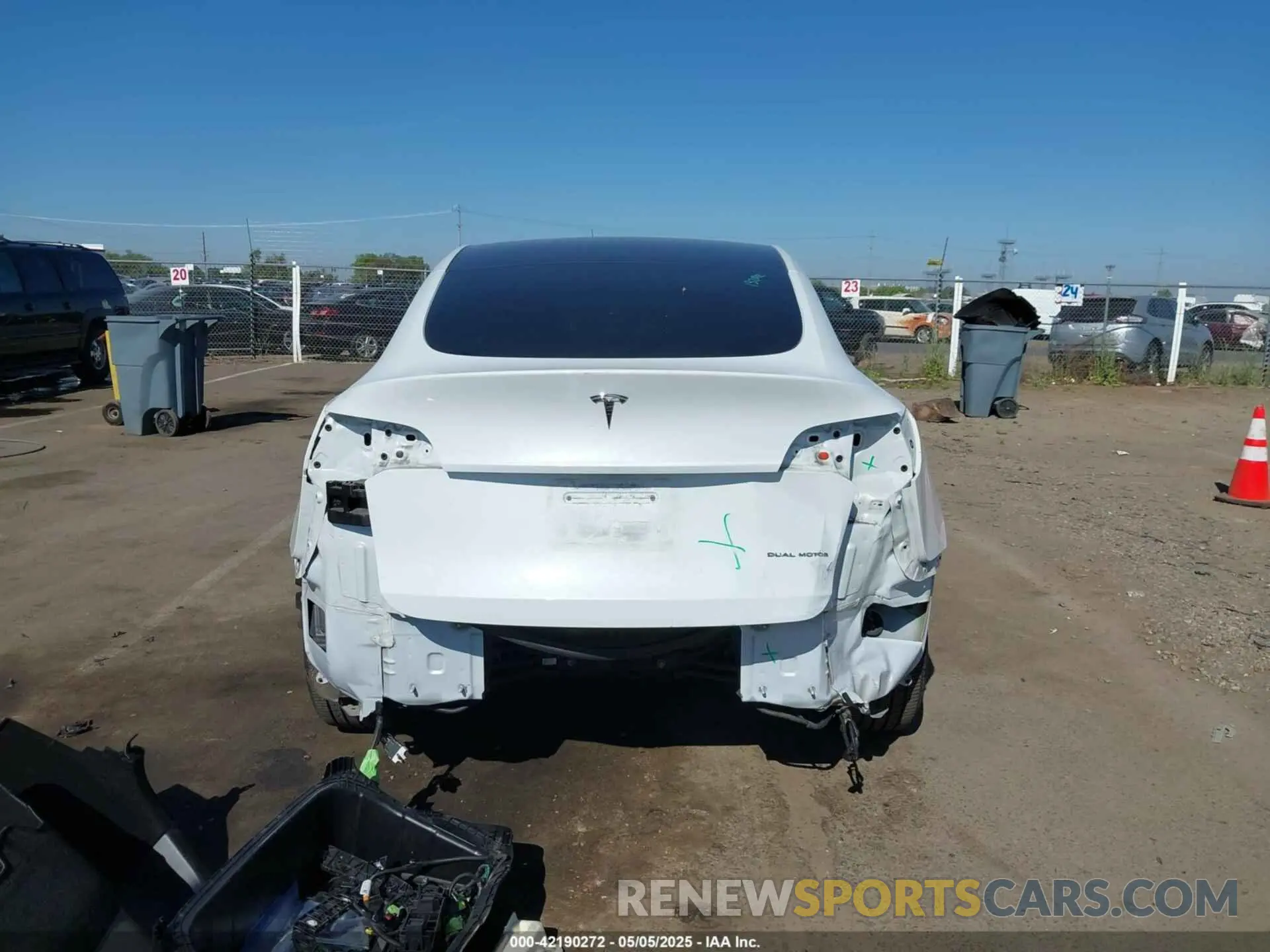 16 Photograph of a damaged car 7SAYGDEE1NF364241 TESLA MODEL Y 2022