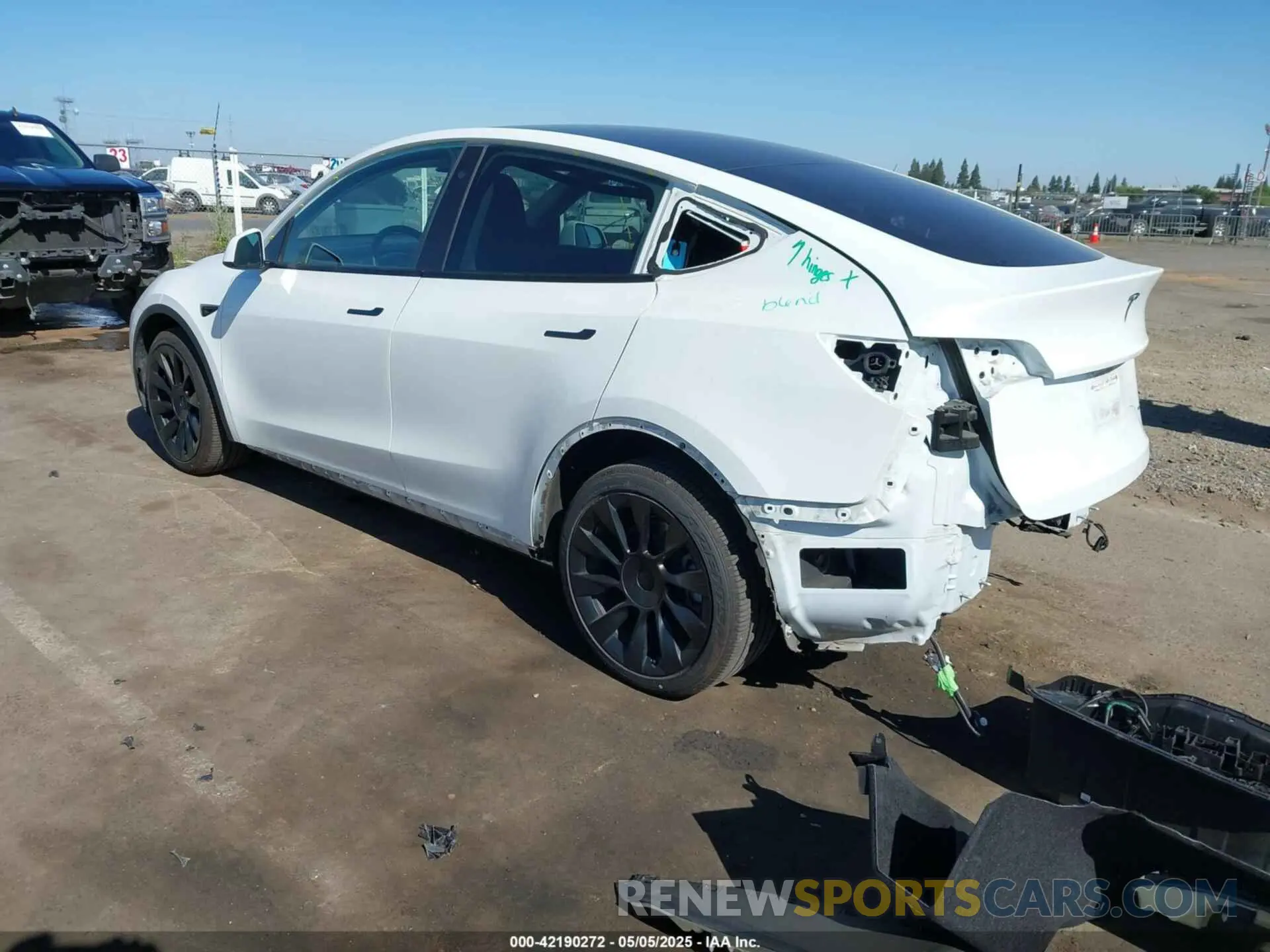 3 Photograph of a damaged car 7SAYGDEE1NF364241 TESLA MODEL Y 2022