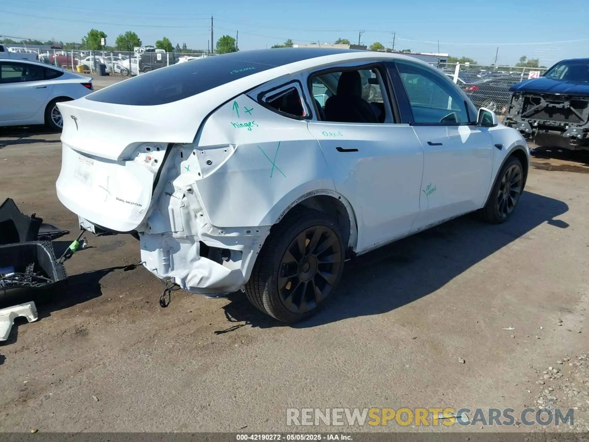 4 Photograph of a damaged car 7SAYGDEE1NF364241 TESLA MODEL Y 2022