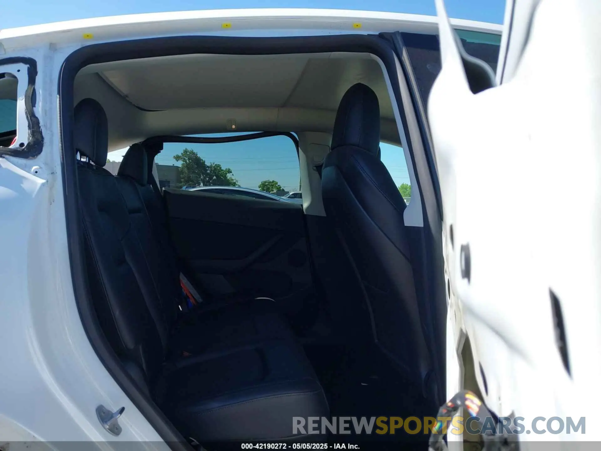 8 Photograph of a damaged car 7SAYGDEE1NF364241 TESLA MODEL Y 2022