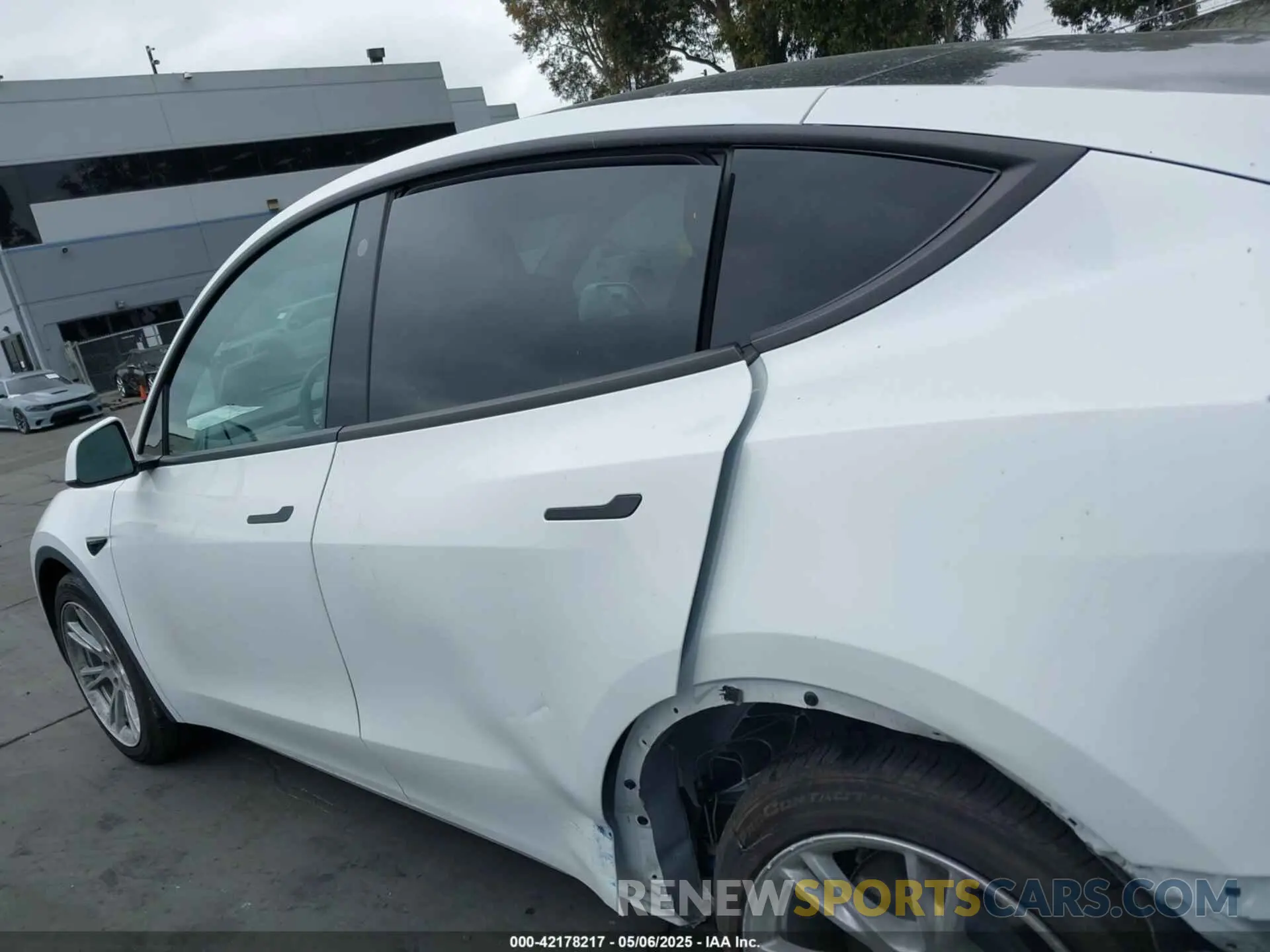 14 Photograph of a damaged car 7SAYGDEE1NF368676 TESLA MODEL Y 2022