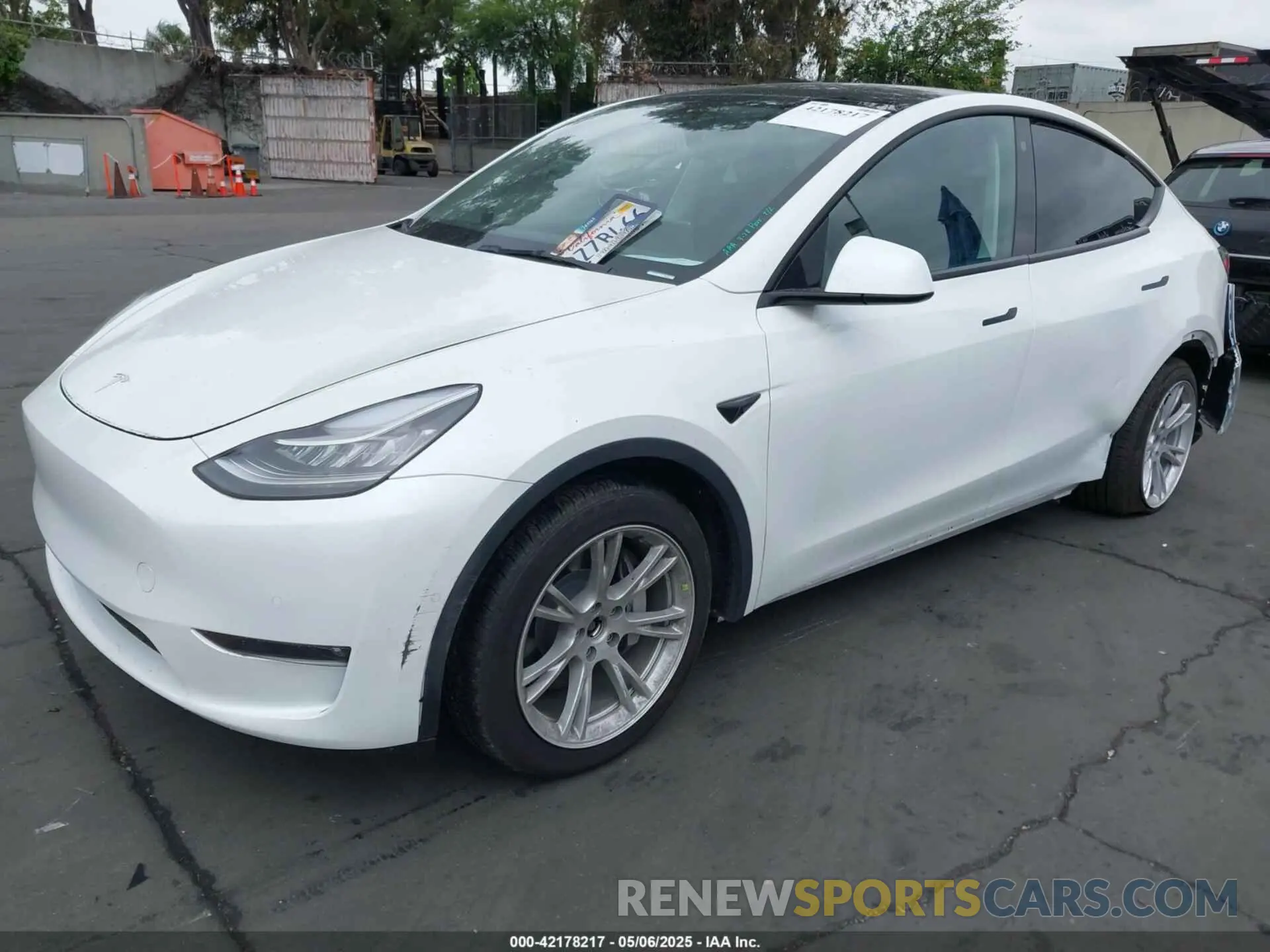 2 Photograph of a damaged car 7SAYGDEE1NF368676 TESLA MODEL Y 2022