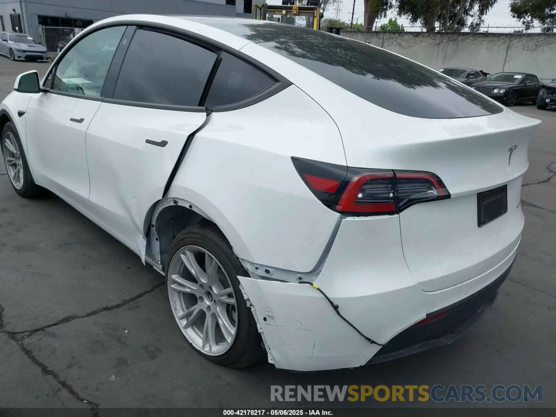 3 Photograph of a damaged car 7SAYGDEE1NF368676 TESLA MODEL Y 2022