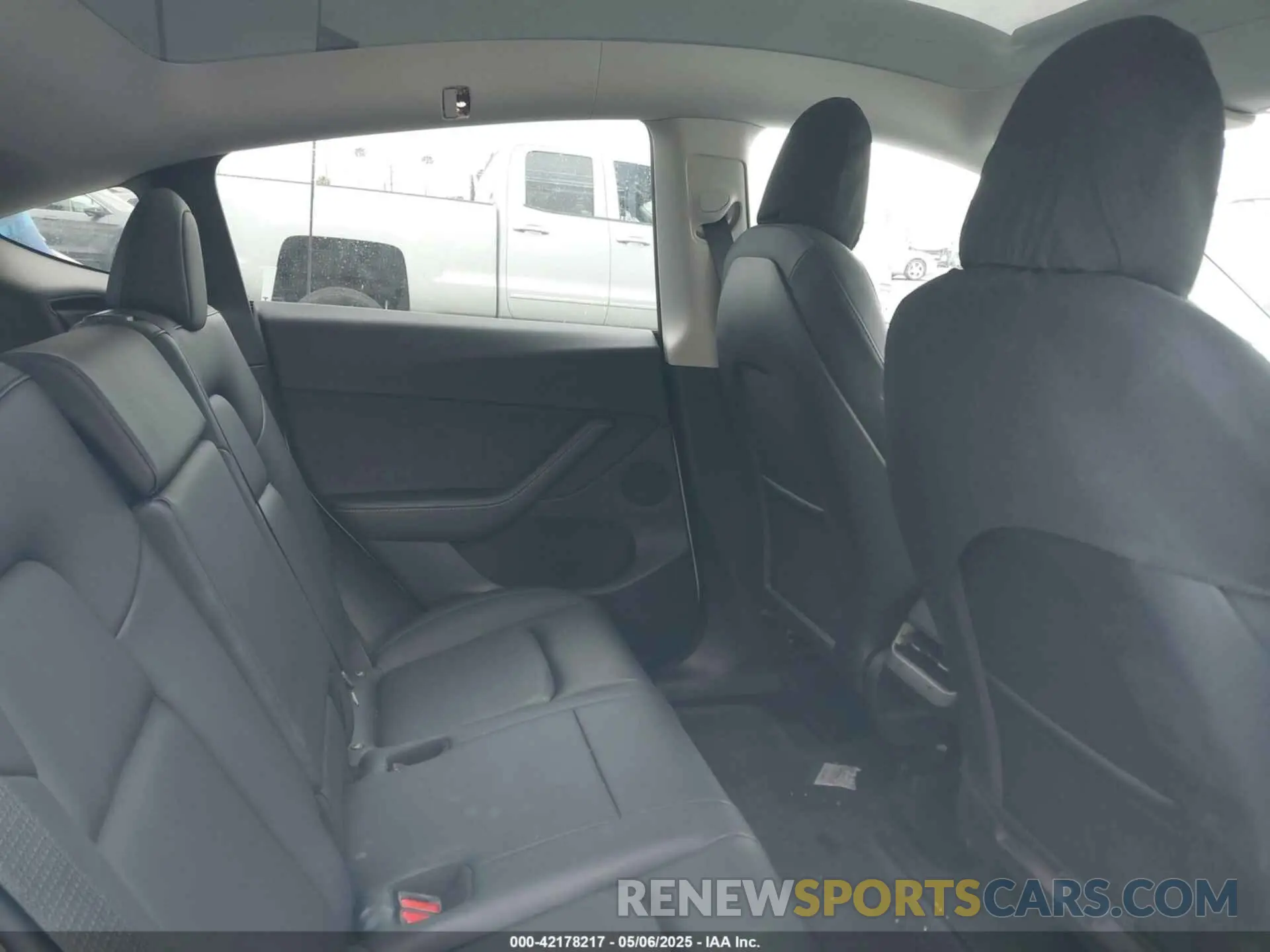 8 Photograph of a damaged car 7SAYGDEE1NF368676 TESLA MODEL Y 2022