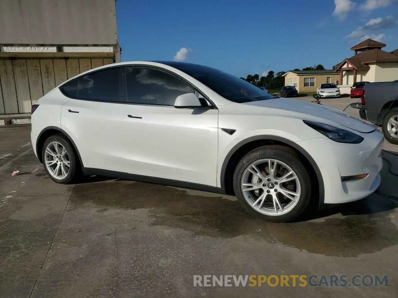 4 Photograph of a damaged car 7SAYGDEE1NF368922 TESLA MODEL Y 2022