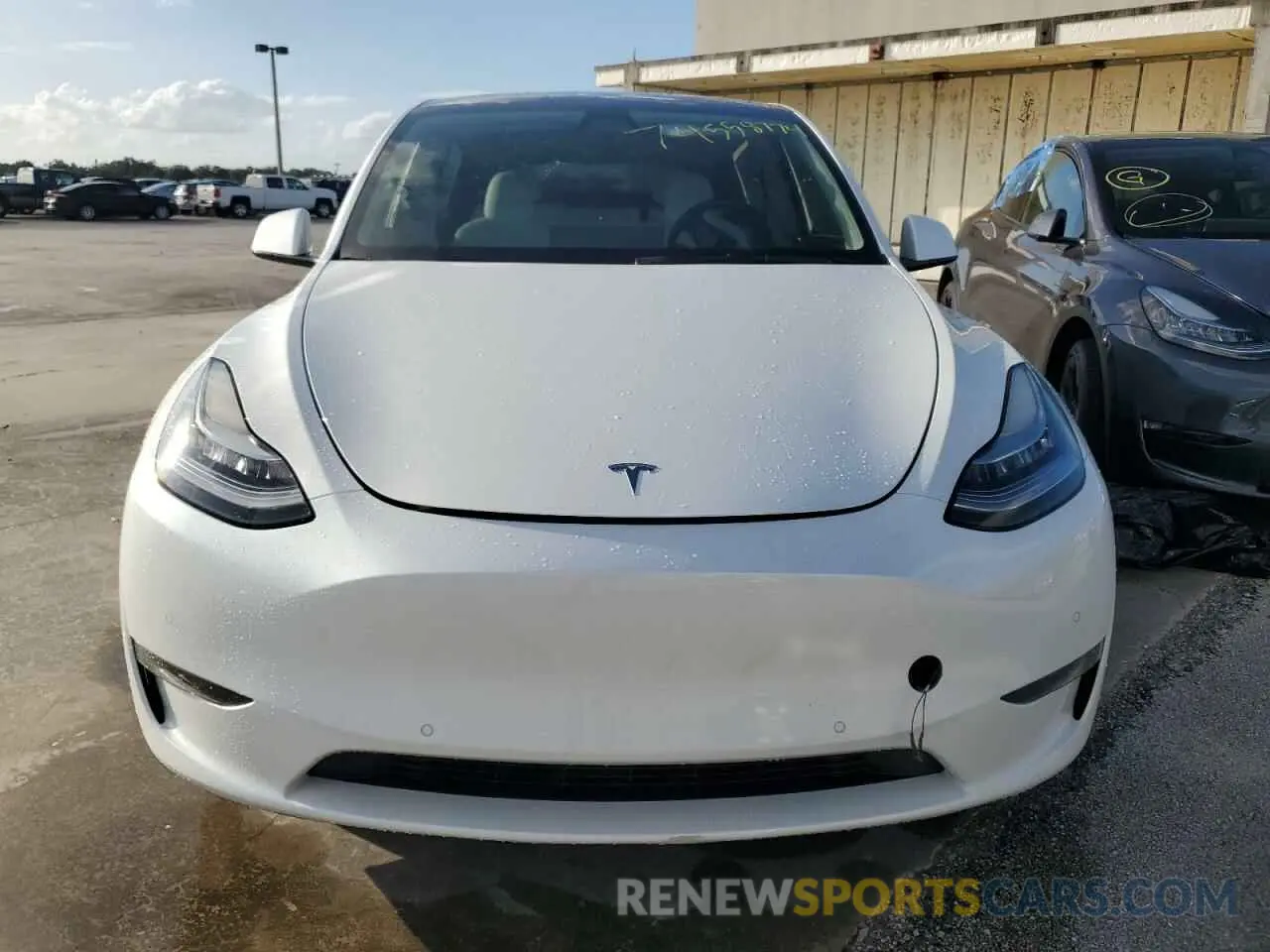5 Photograph of a damaged car 7SAYGDEE1NF368922 TESLA MODEL Y 2022