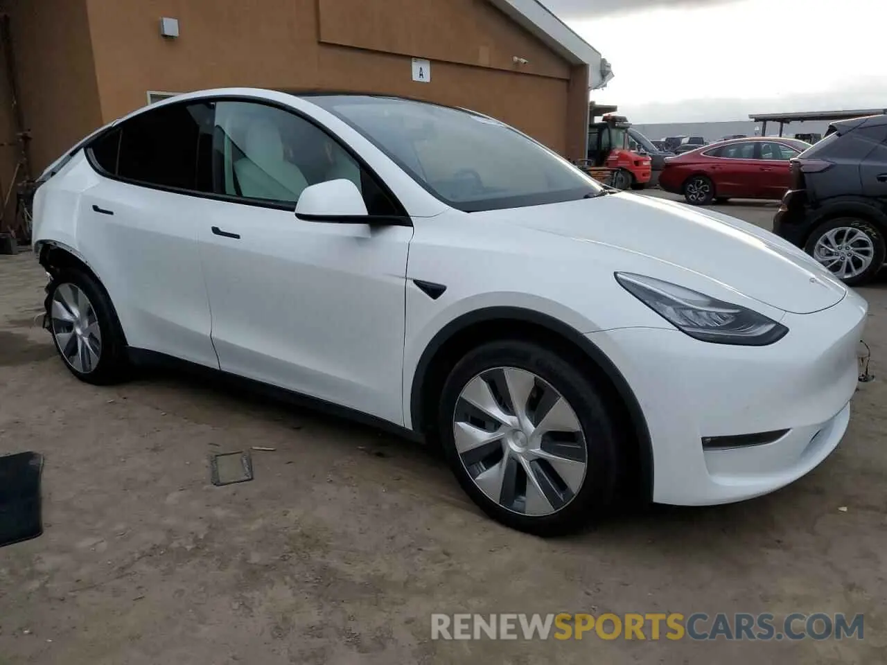 4 Photograph of a damaged car 7SAYGDEE1NF383386 TESLA MODEL Y 2022