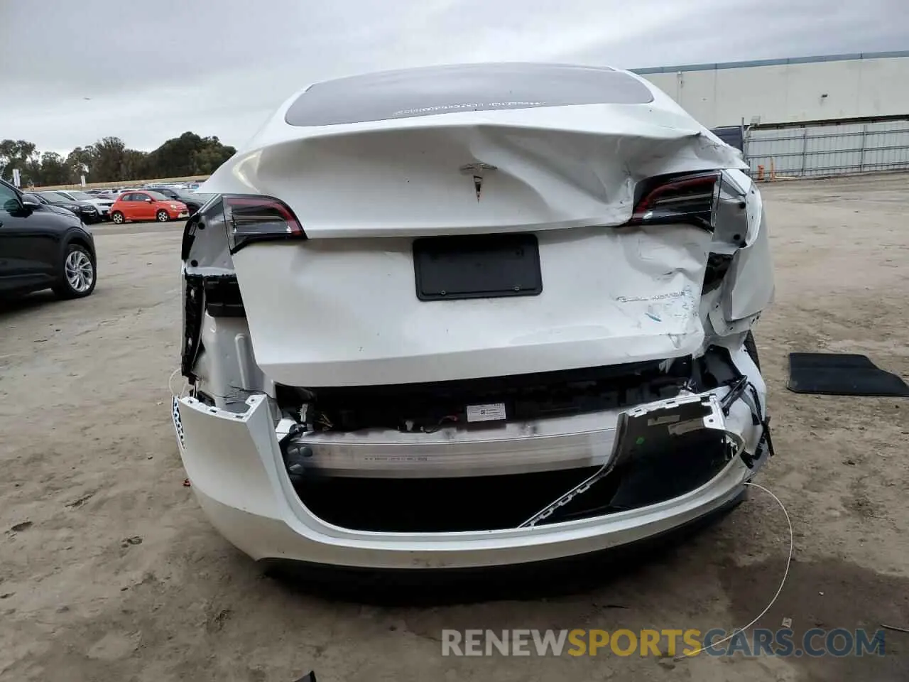 6 Photograph of a damaged car 7SAYGDEE1NF383386 TESLA MODEL Y 2022
