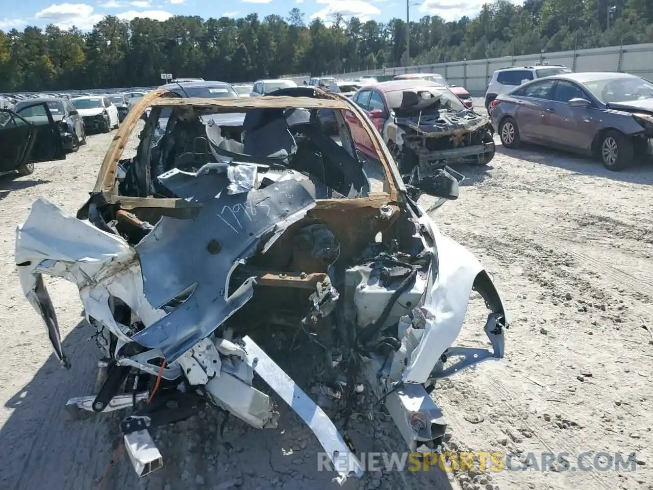 9 Photograph of a damaged car 7SAYGDEE1NF385798 TESLA MODEL Y 2022