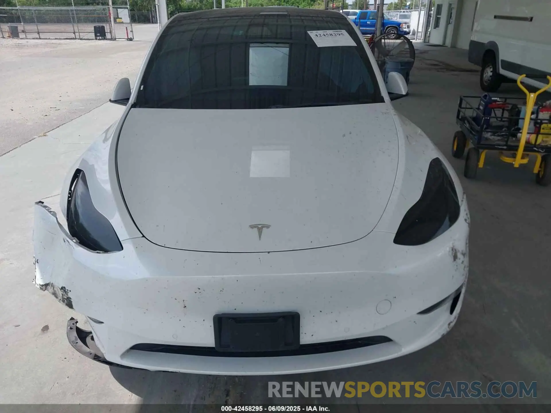 11 Photograph of a damaged car 7SAYGDEE1NF385915 TESLA MODEL Y 2022