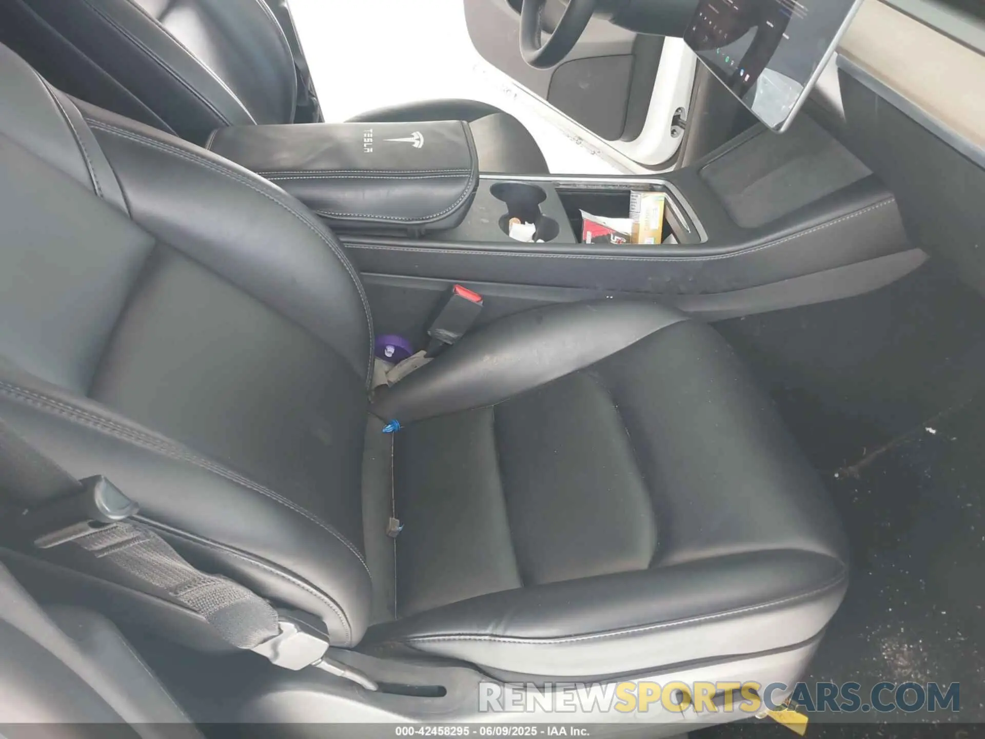 5 Photograph of a damaged car 7SAYGDEE1NF385915 TESLA MODEL Y 2022