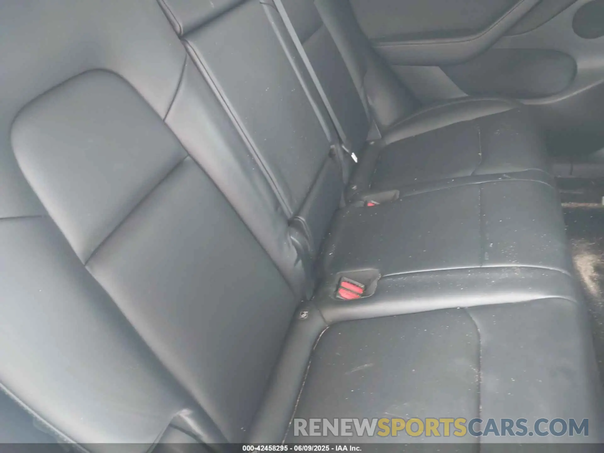 8 Photograph of a damaged car 7SAYGDEE1NF385915 TESLA MODEL Y 2022