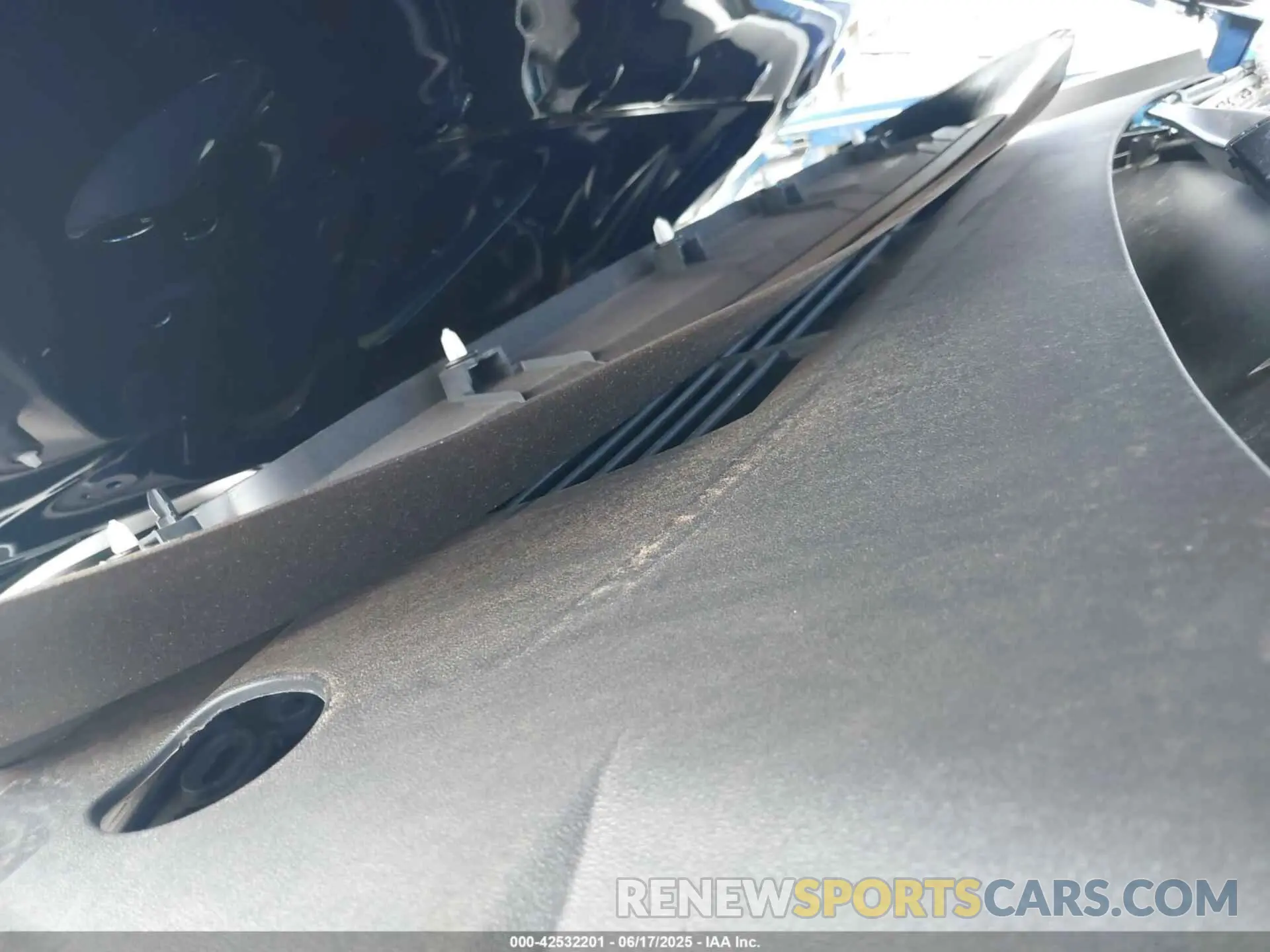 10 Photograph of a damaged car 7SAYGDEE1NF419321 TESLA MODEL Y 2022