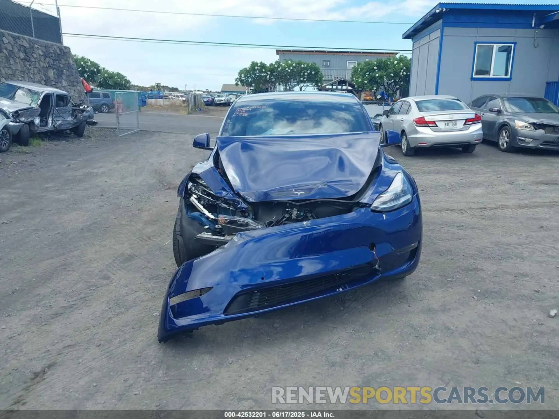 11 Photograph of a damaged car 7SAYGDEE1NF419321 TESLA MODEL Y 2022