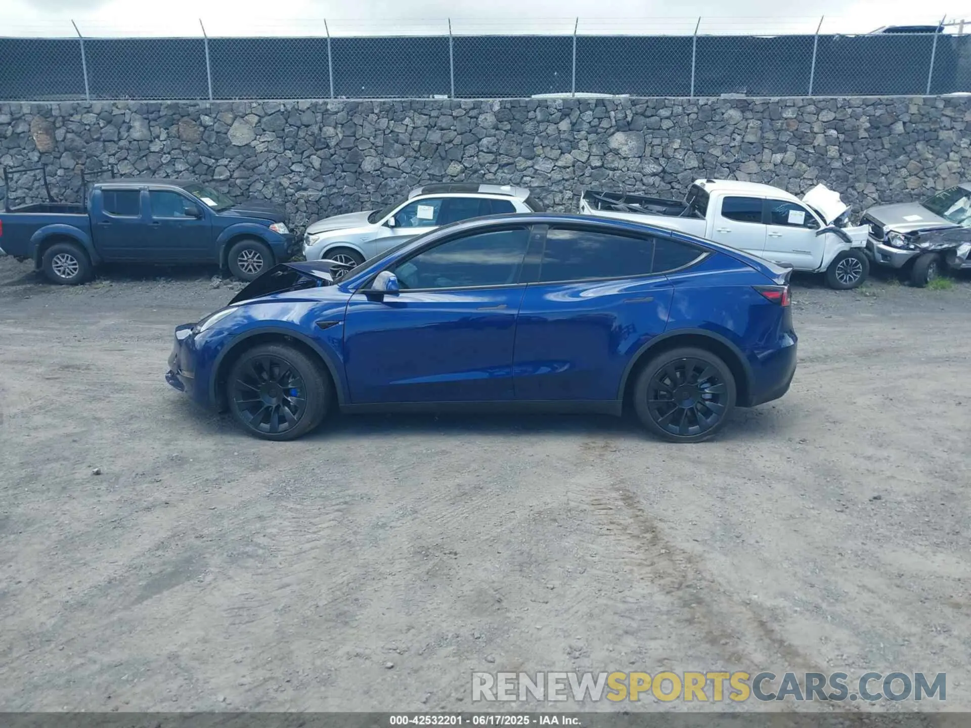 13 Photograph of a damaged car 7SAYGDEE1NF419321 TESLA MODEL Y 2022