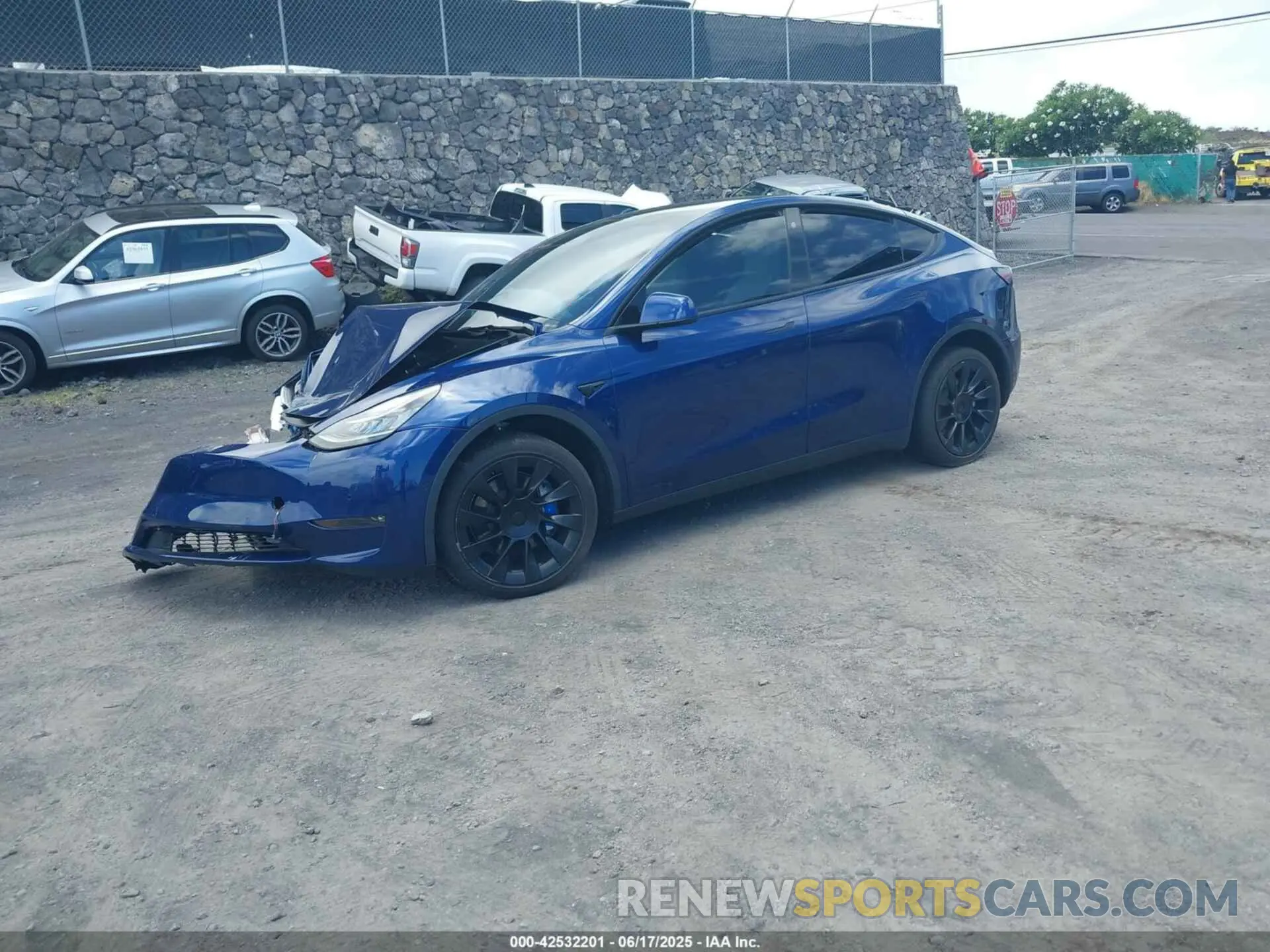 2 Photograph of a damaged car 7SAYGDEE1NF419321 TESLA MODEL Y 2022