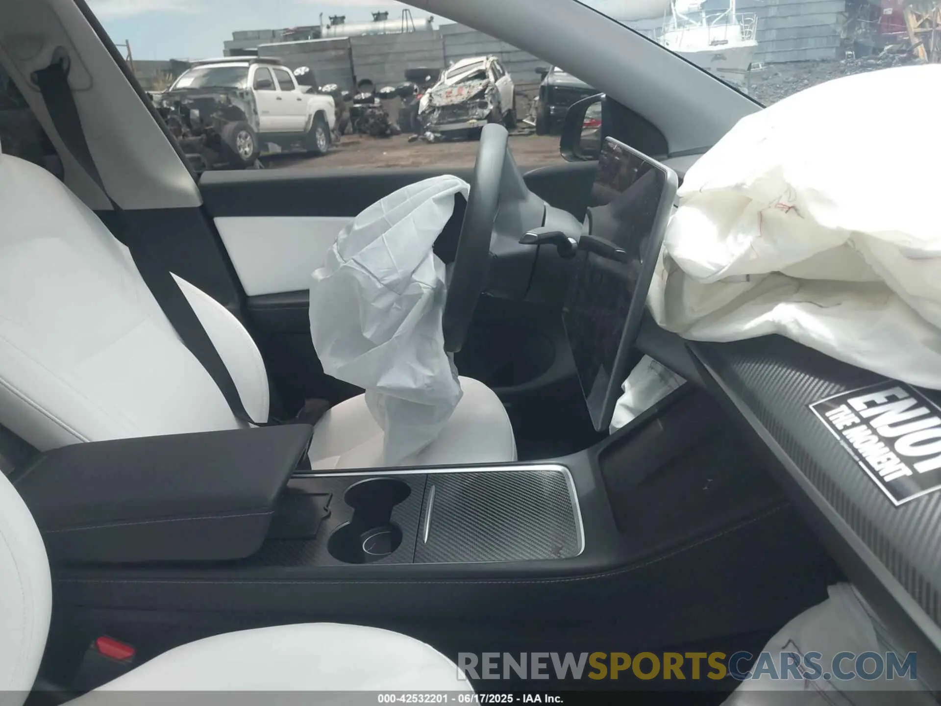 5 Photograph of a damaged car 7SAYGDEE1NF419321 TESLA MODEL Y 2022