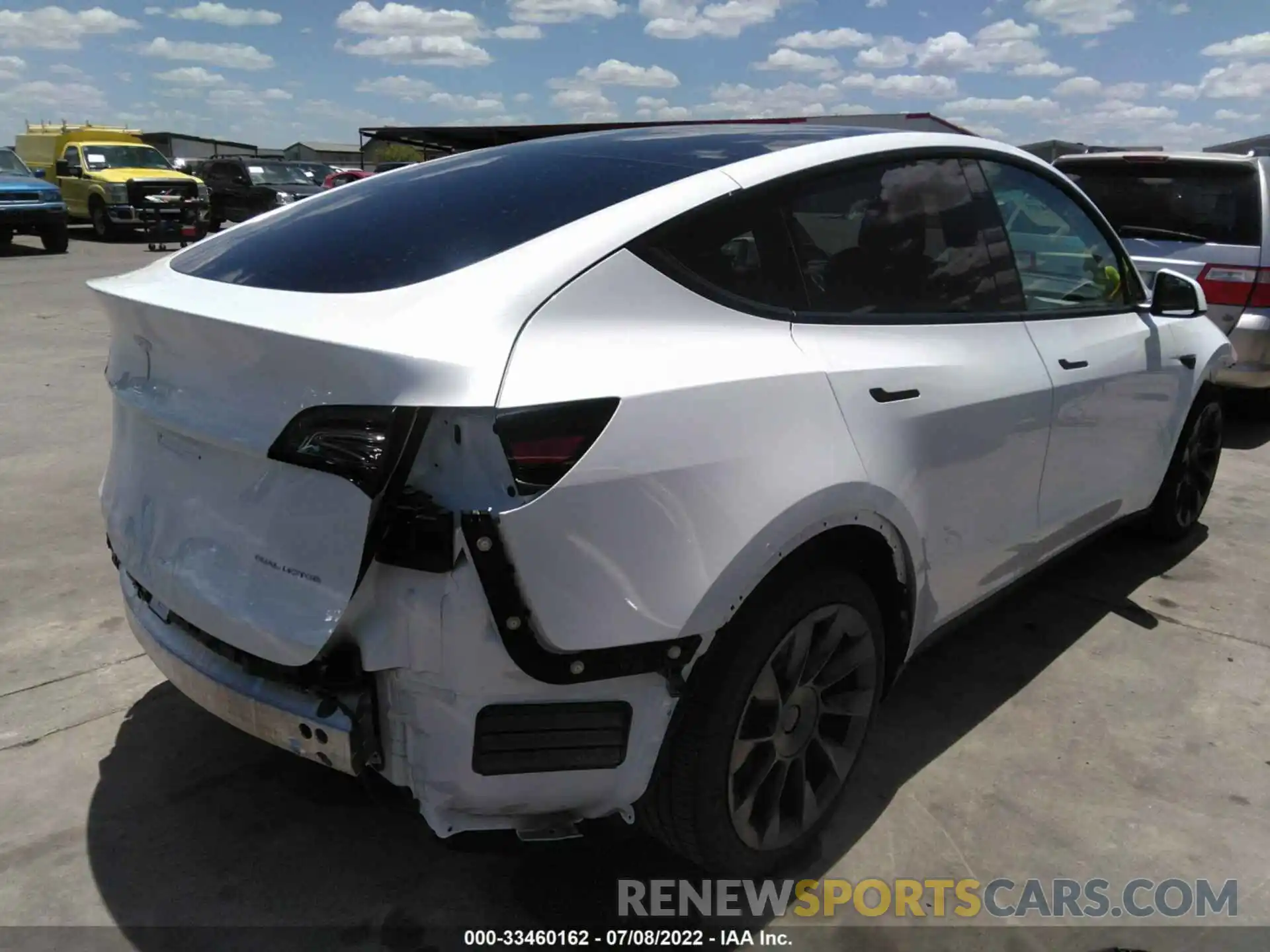 4 Photograph of a damaged car 7SAYGDEE1NF427175 TESLA MODEL Y 2022