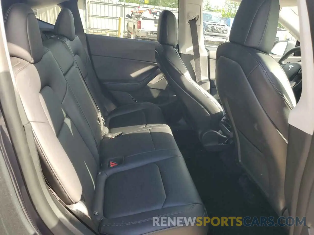 10 Photograph of a damaged car 7SAYGDEE1NF430383 TESLA MODEL Y 2022