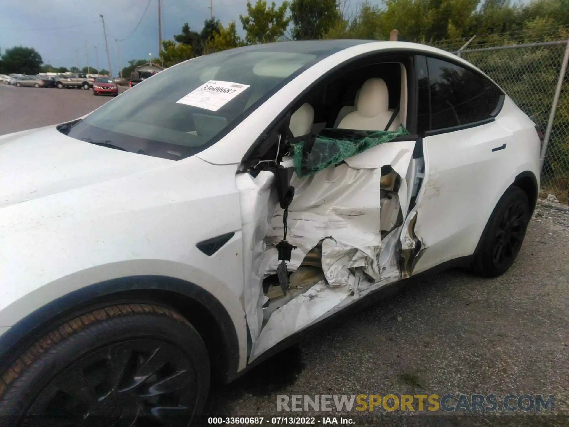 6 Photograph of a damaged car 7SAYGDEE1NF431100 TESLA MODEL Y 2022