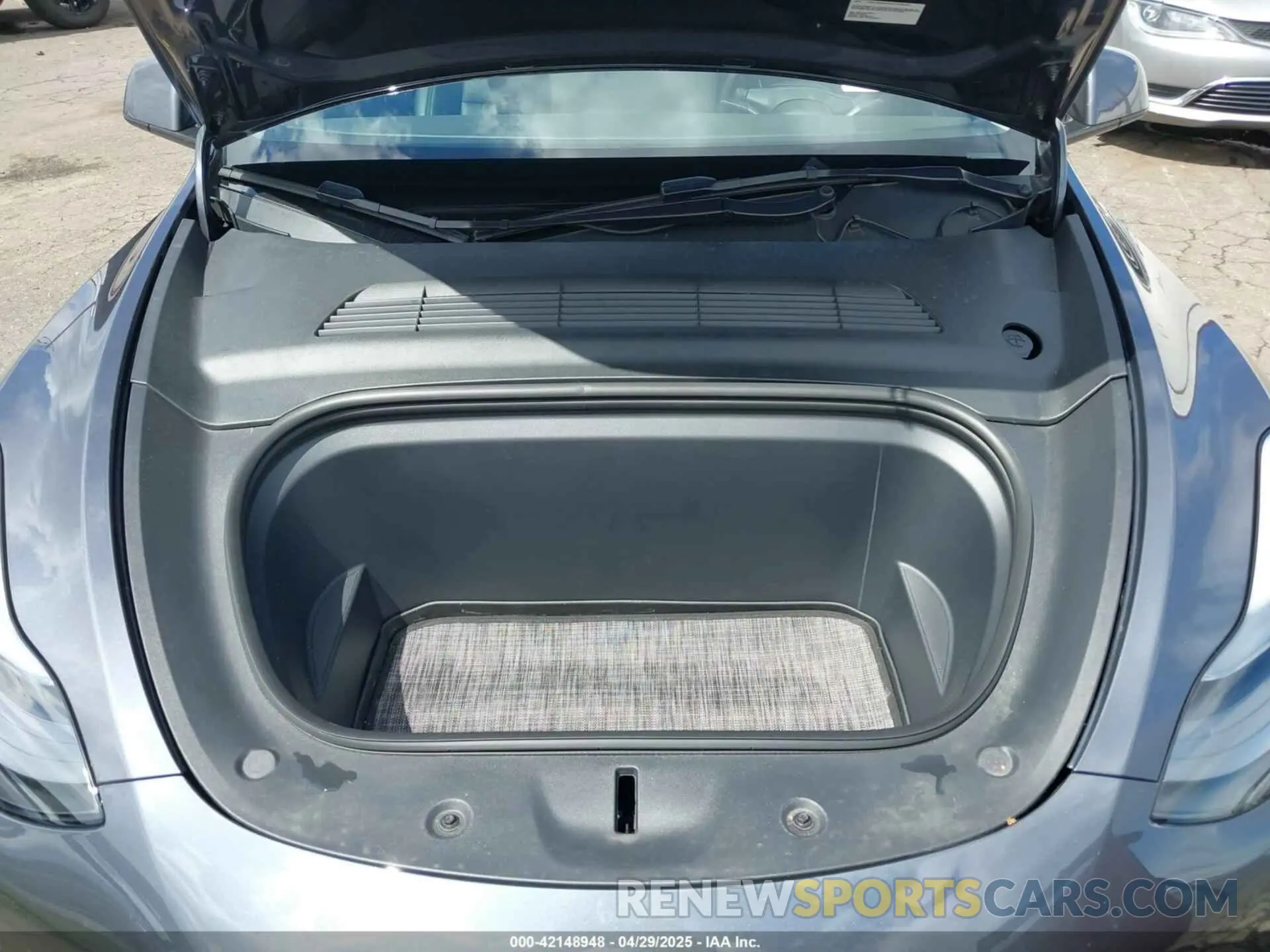 10 Photograph of a damaged car 7SAYGDEE1NF440153 TESLA MODEL Y 2022