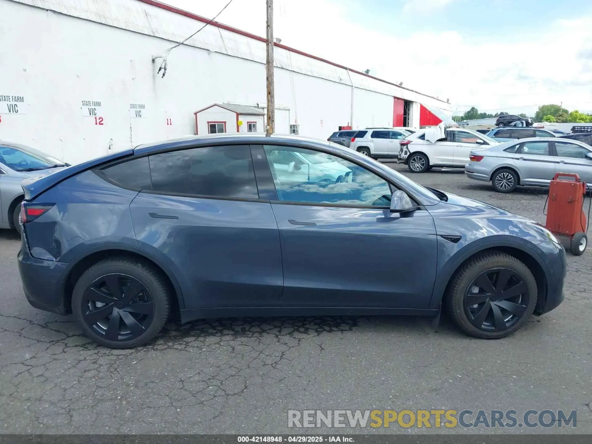 13 Photograph of a damaged car 7SAYGDEE1NF440153 TESLA MODEL Y 2022