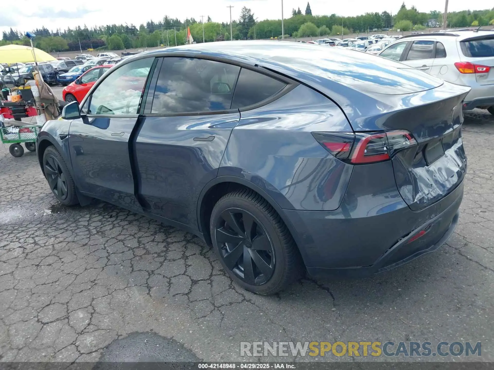 3 Photograph of a damaged car 7SAYGDEE1NF440153 TESLA MODEL Y 2022