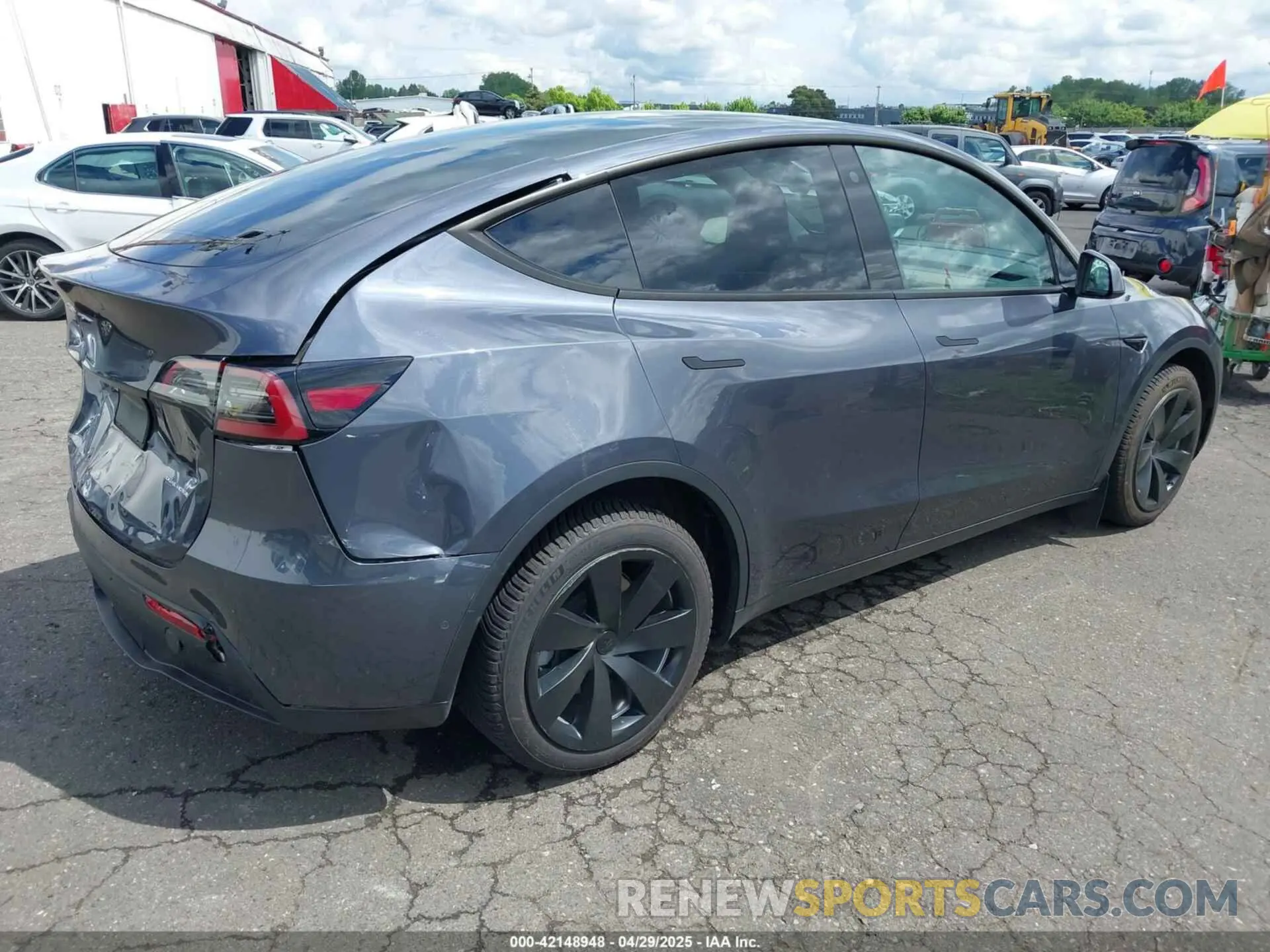 4 Photograph of a damaged car 7SAYGDEE1NF440153 TESLA MODEL Y 2022