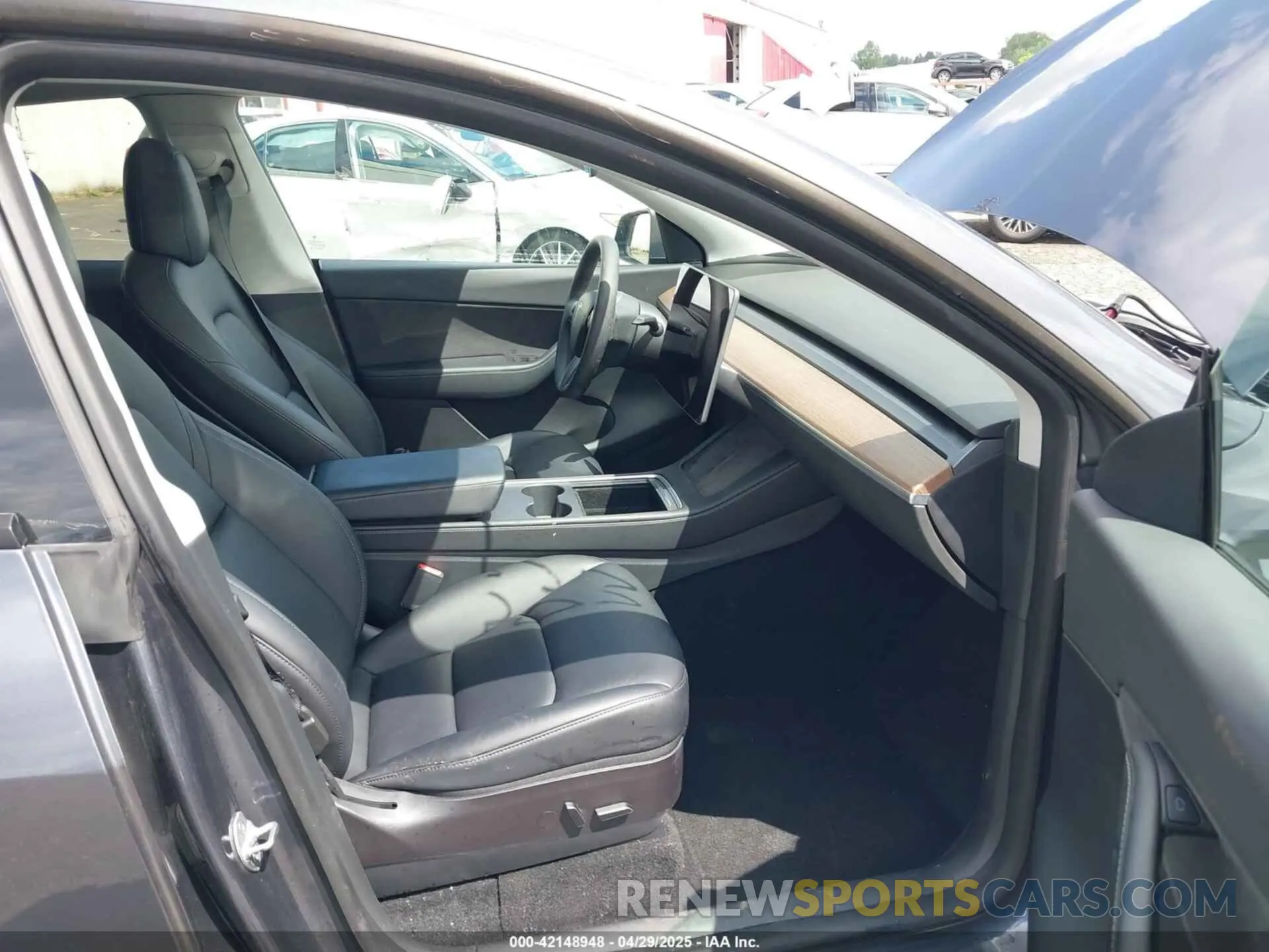 5 Photograph of a damaged car 7SAYGDEE1NF440153 TESLA MODEL Y 2022