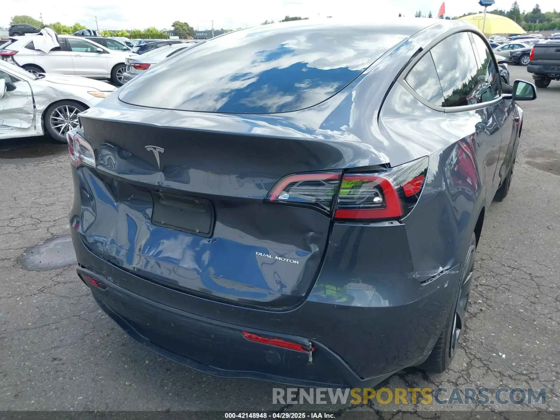 6 Photograph of a damaged car 7SAYGDEE1NF440153 TESLA MODEL Y 2022