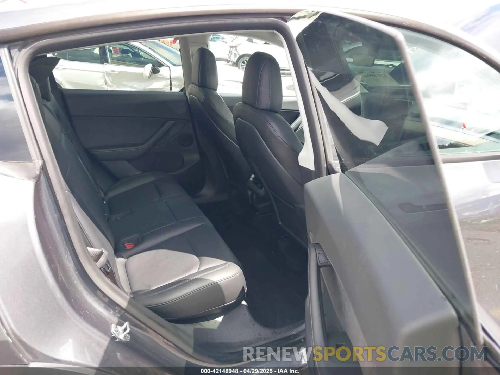 8 Photograph of a damaged car 7SAYGDEE1NF440153 TESLA MODEL Y 2022