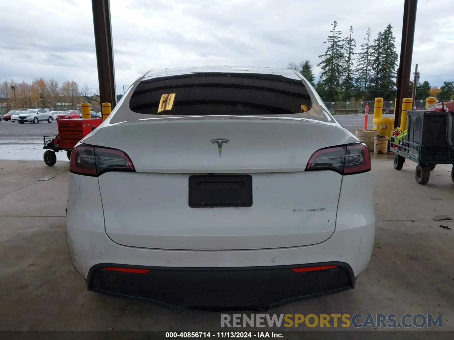 15 Photograph of a damaged car 7SAYGDEE1NF458703 TESLA MODEL Y 2022