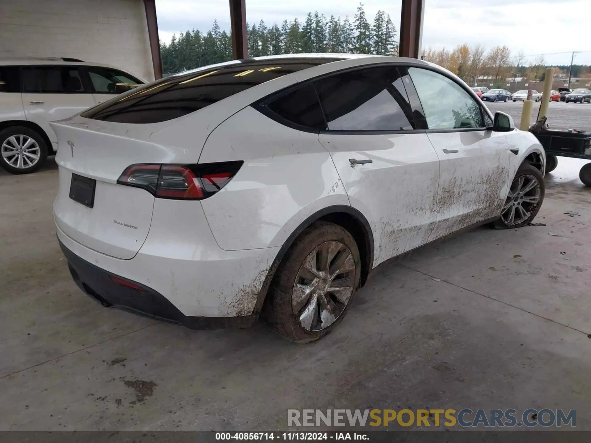 4 Photograph of a damaged car 7SAYGDEE1NF458703 TESLA MODEL Y 2022