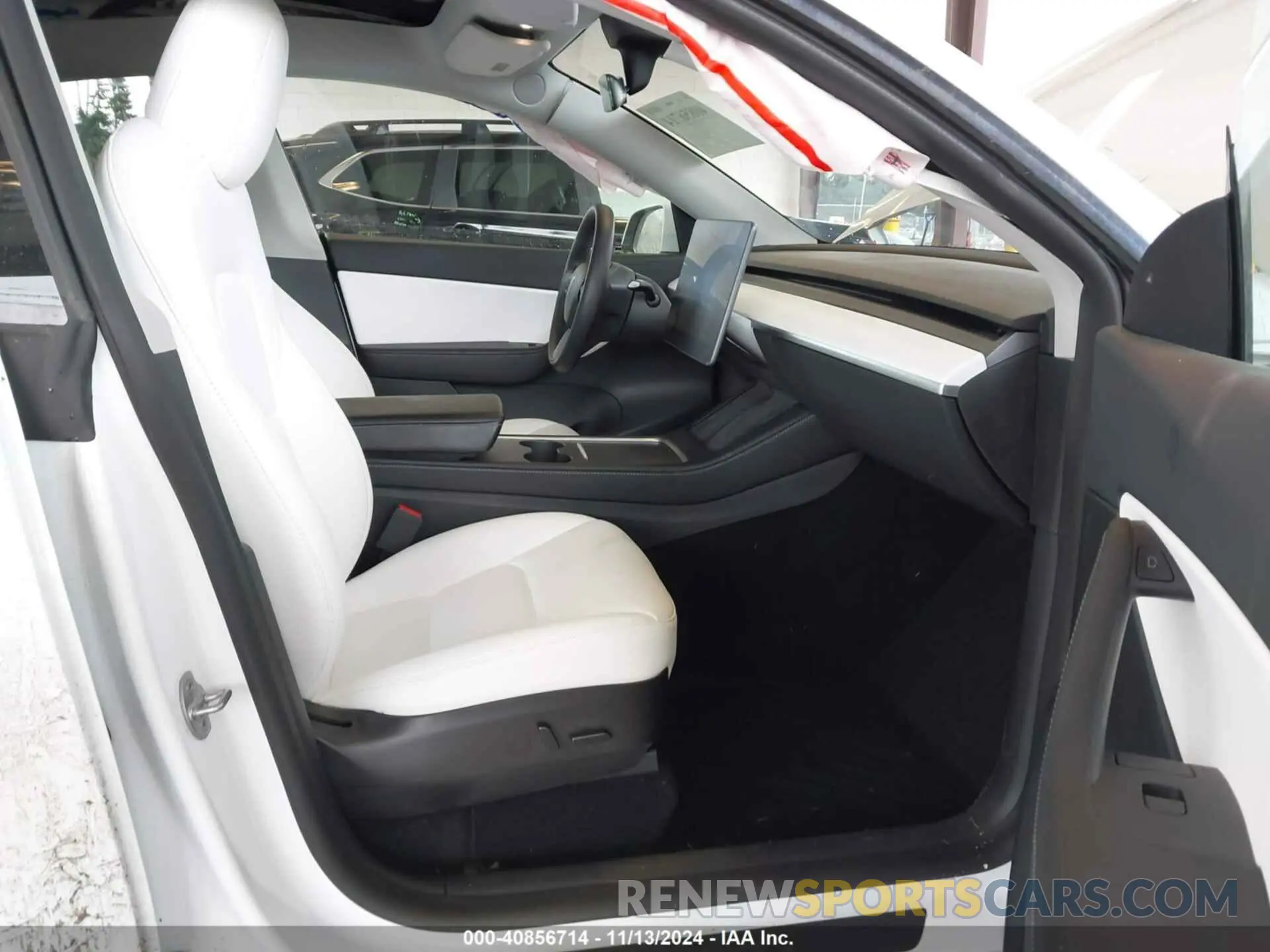5 Photograph of a damaged car 7SAYGDEE1NF458703 TESLA MODEL Y 2022