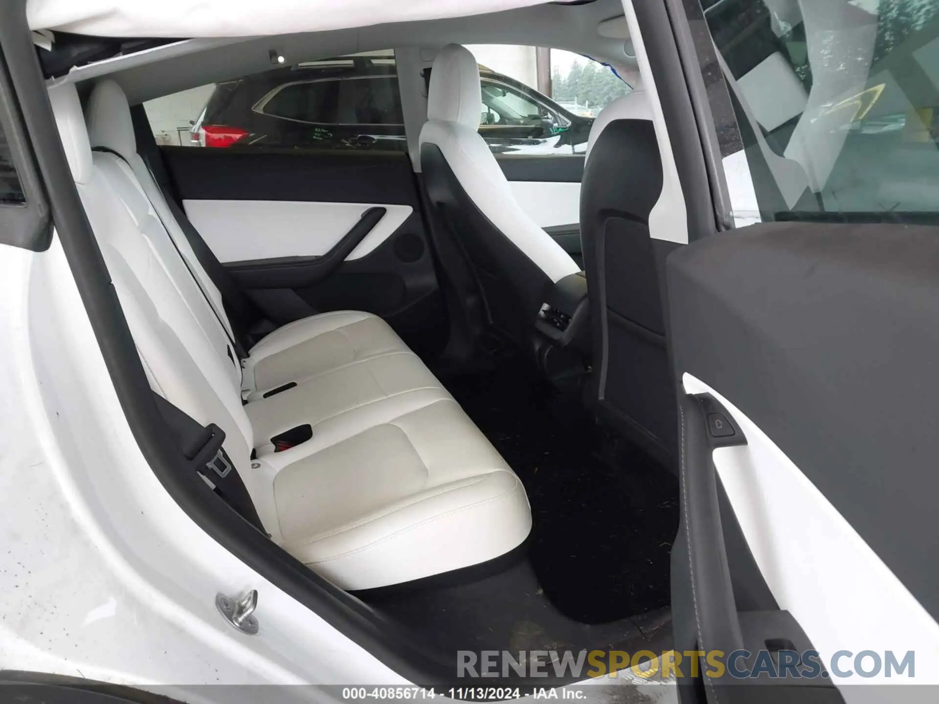 8 Photograph of a damaged car 7SAYGDEE1NF458703 TESLA MODEL Y 2022