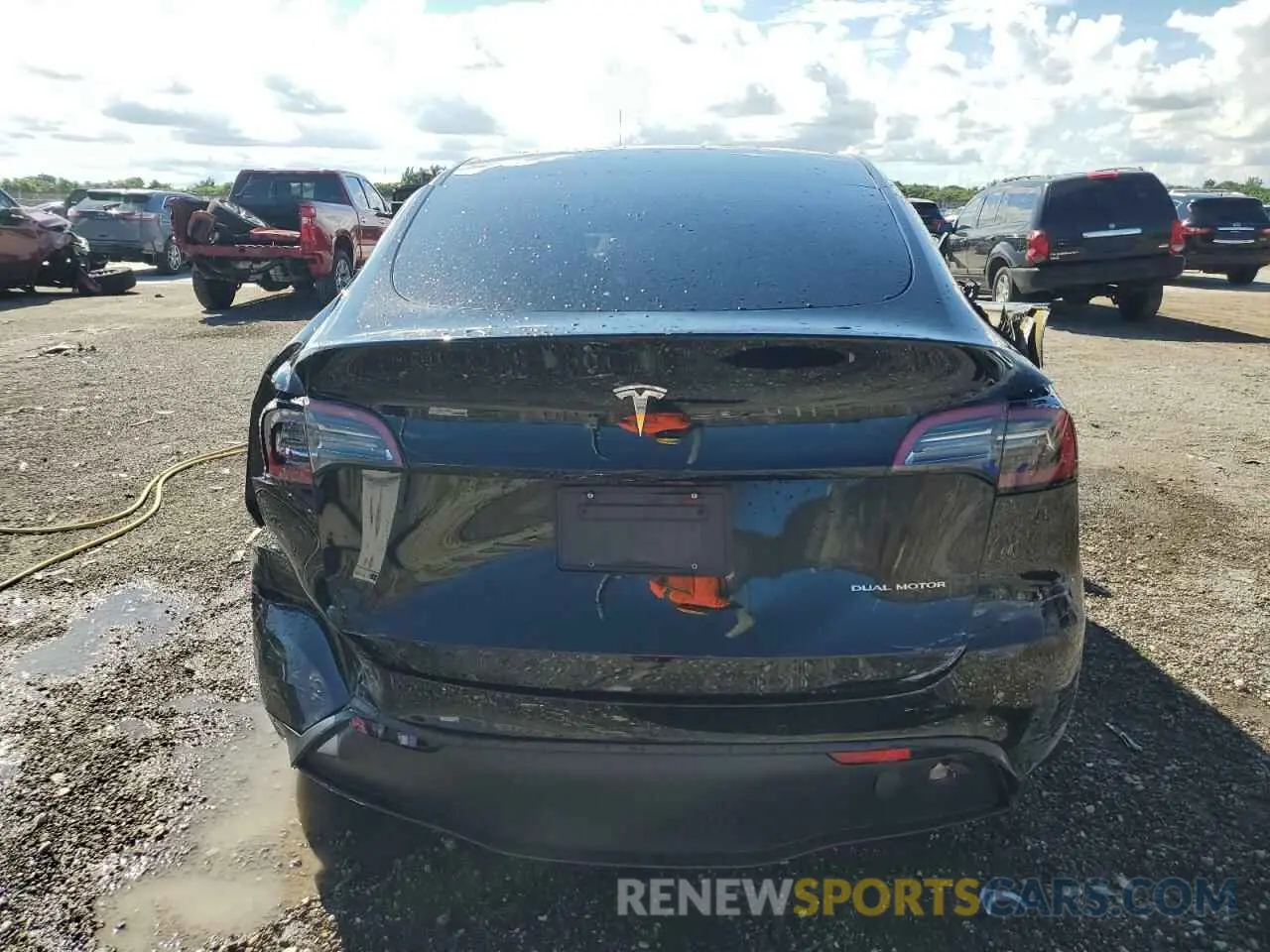 6 Photograph of a damaged car 7SAYGDEE1NF480796 TESLA MODEL Y 2022