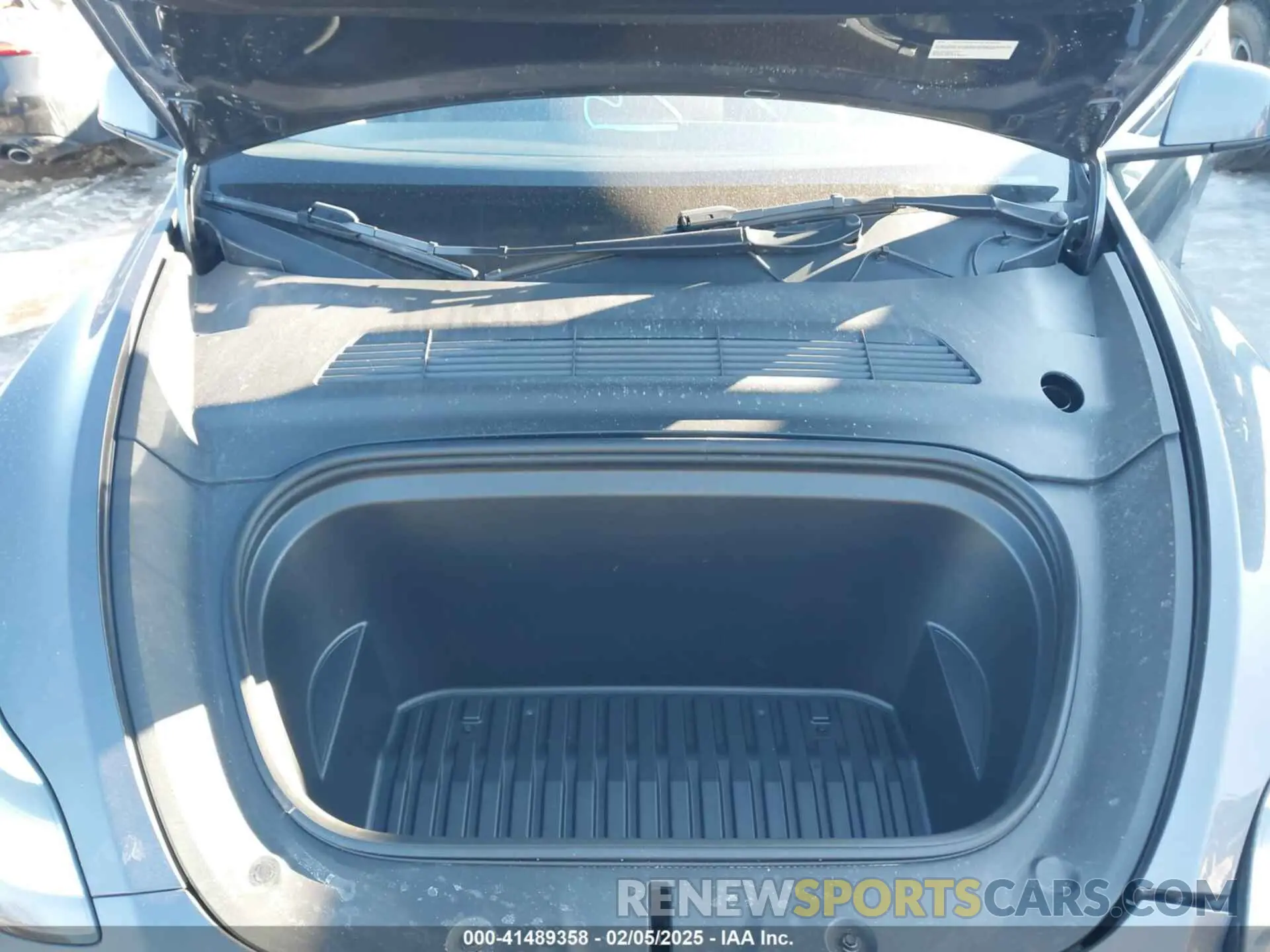 10 Photograph of a damaged car 7SAYGDEE1NF481396 TESLA MODEL Y 2022