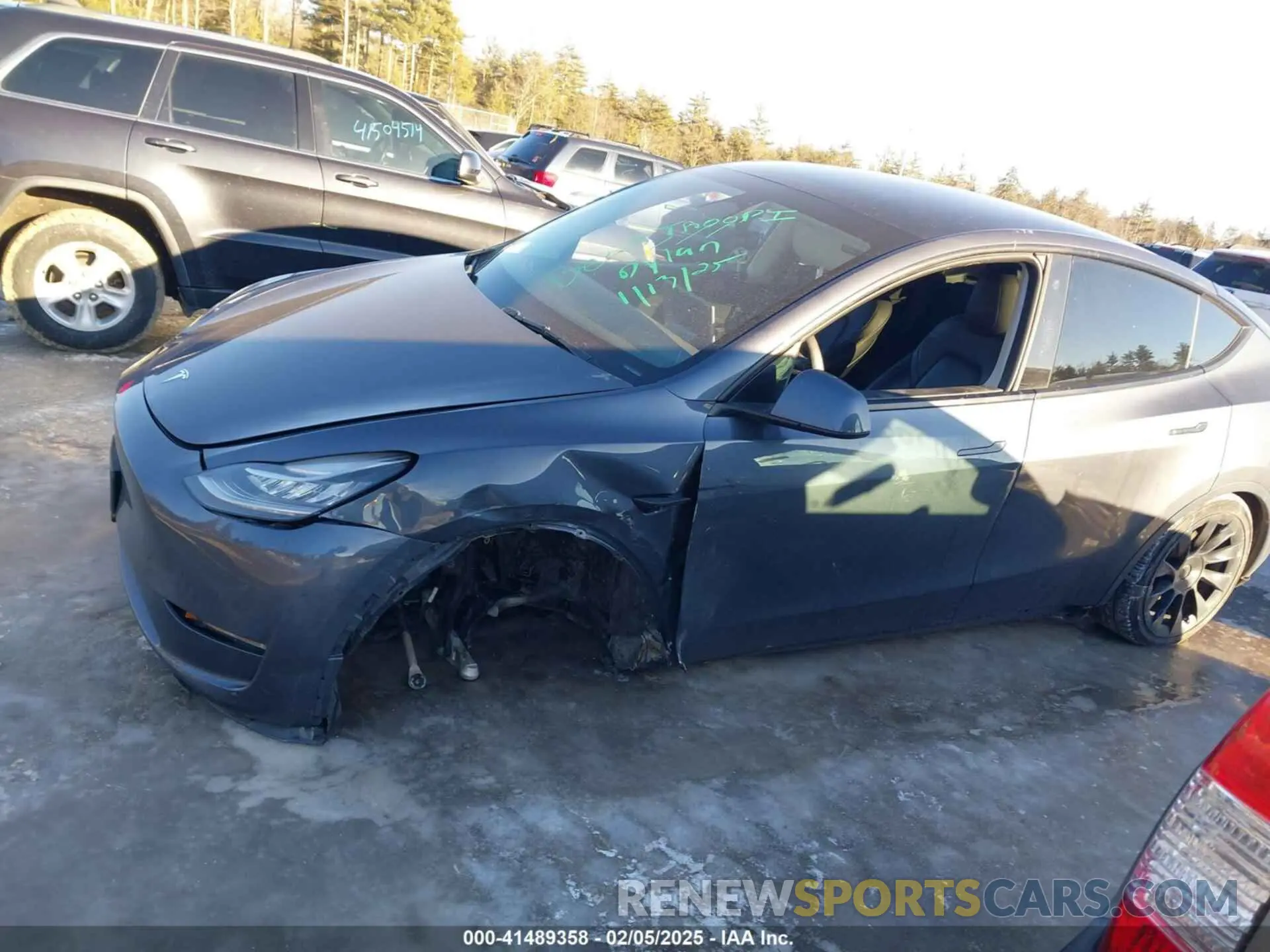 11 Photograph of a damaged car 7SAYGDEE1NF481396 TESLA MODEL Y 2022