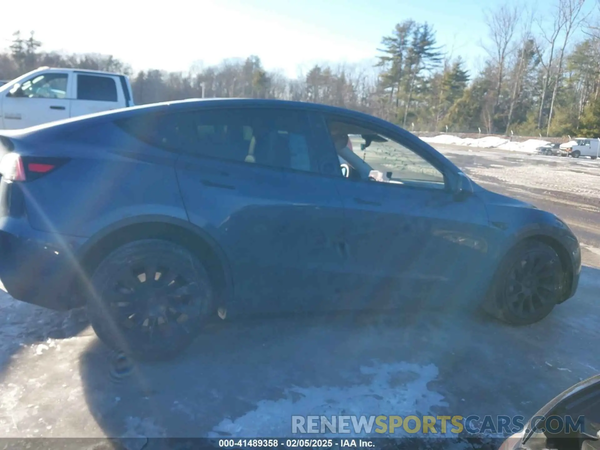 13 Photograph of a damaged car 7SAYGDEE1NF481396 TESLA MODEL Y 2022