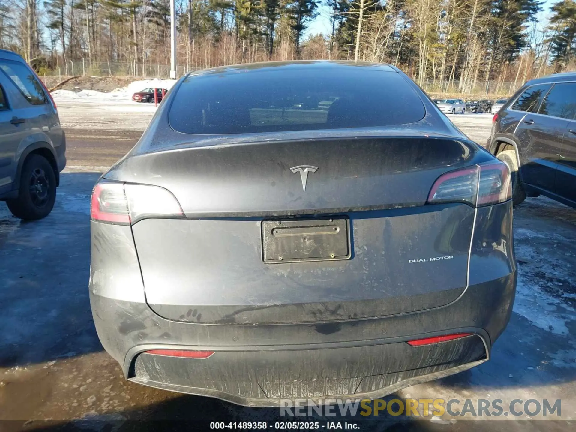 16 Photograph of a damaged car 7SAYGDEE1NF481396 TESLA MODEL Y 2022