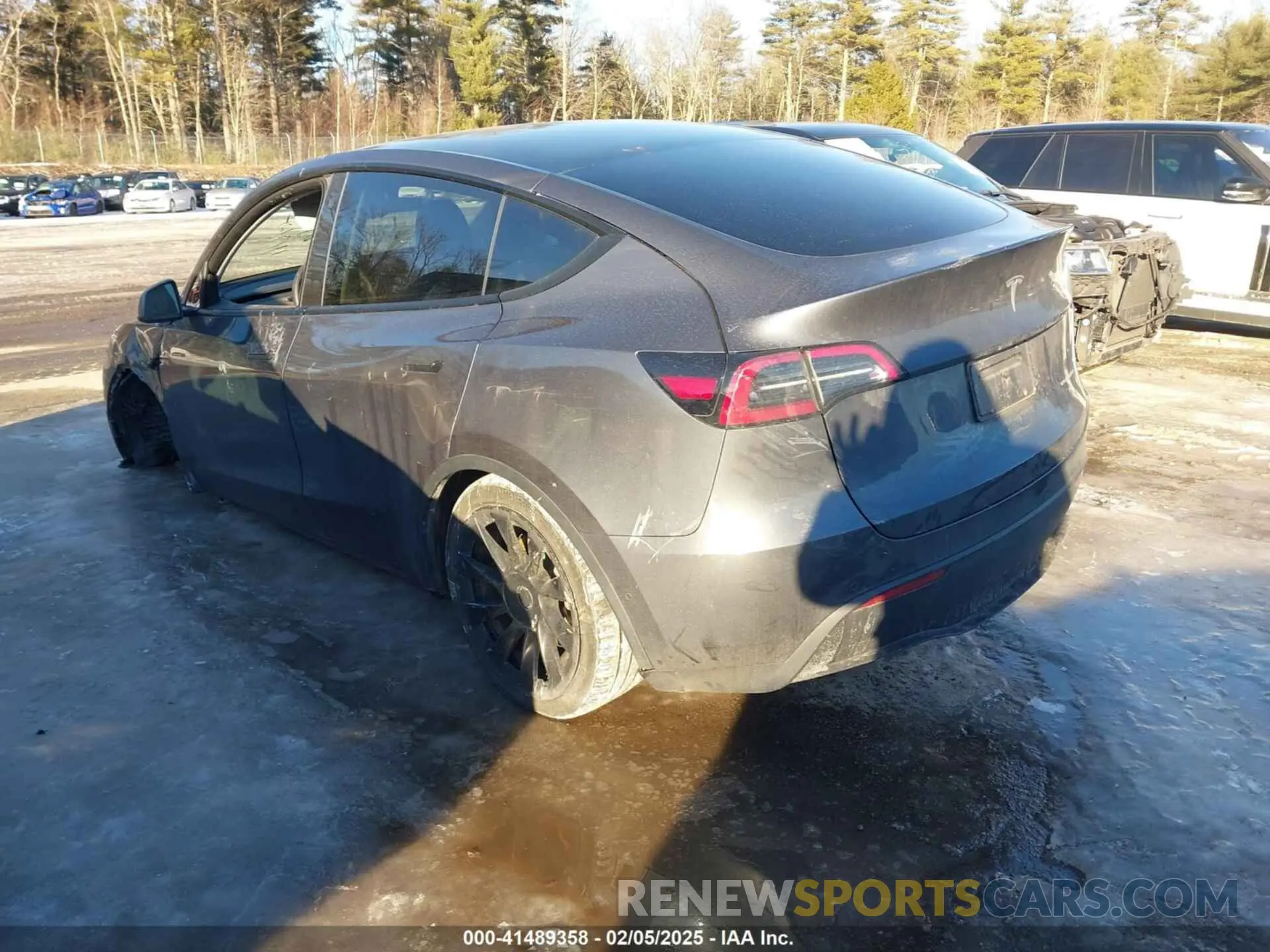 3 Photograph of a damaged car 7SAYGDEE1NF481396 TESLA MODEL Y 2022