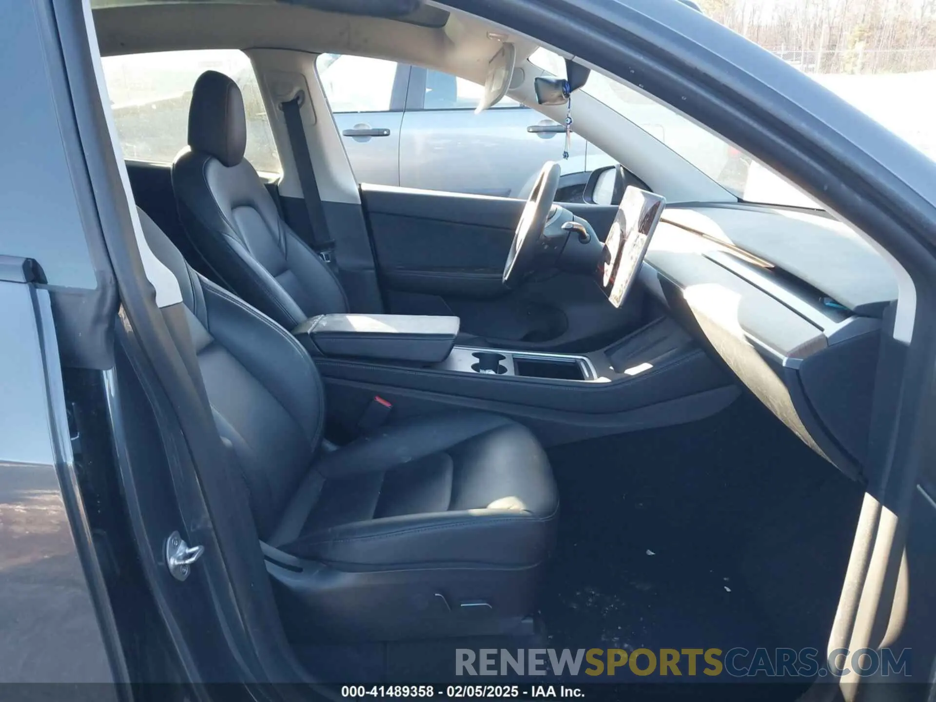 5 Photograph of a damaged car 7SAYGDEE1NF481396 TESLA MODEL Y 2022
