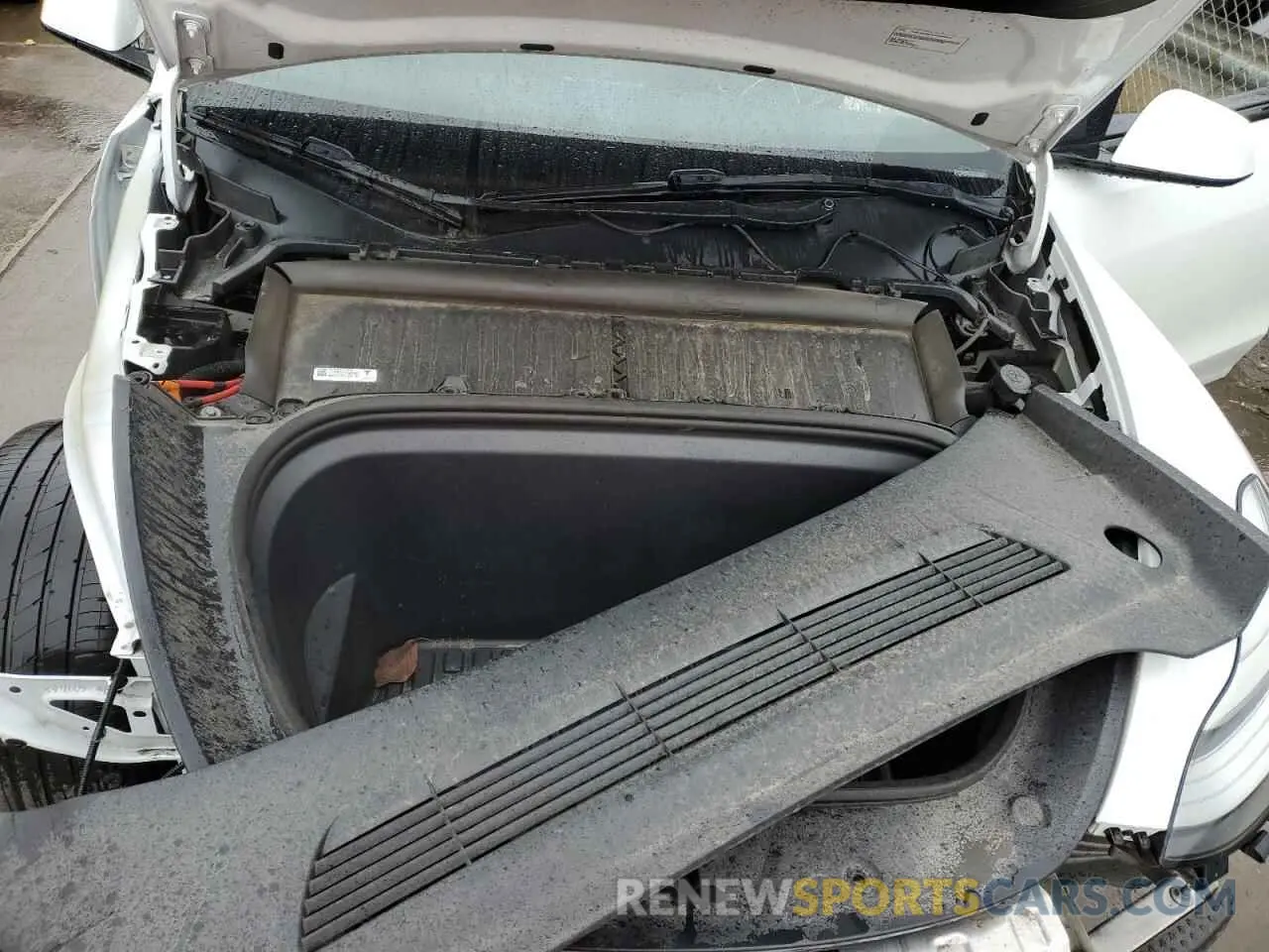 11 Photograph of a damaged car 7SAYGDEE1NF491488 TESLA MODEL Y 2022