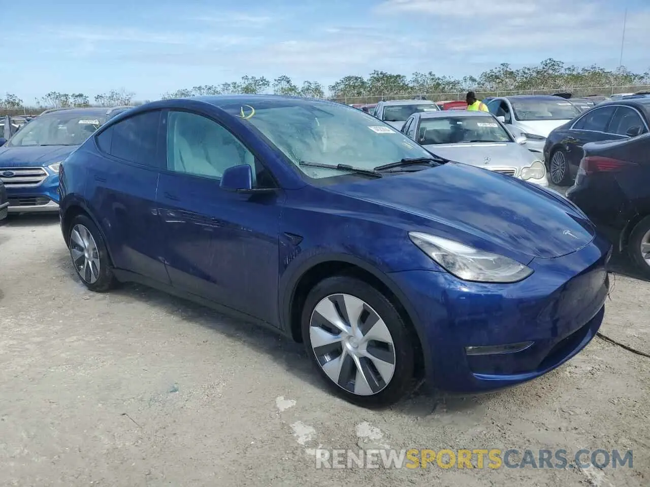 4 Photograph of a damaged car 7SAYGDEE1NF532914 TESLA MODEL Y 2022