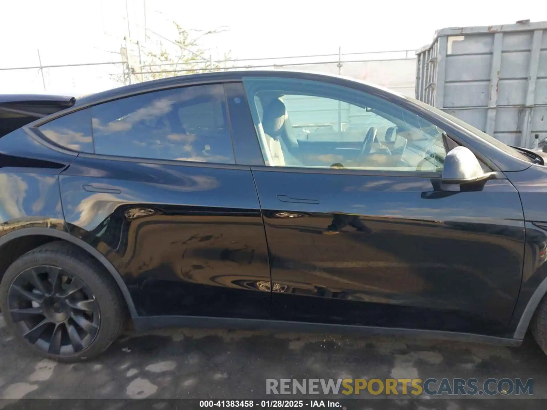 12 Photograph of a damaged car 7SAYGDEE1NF556615 TESLA MODEL Y 2022