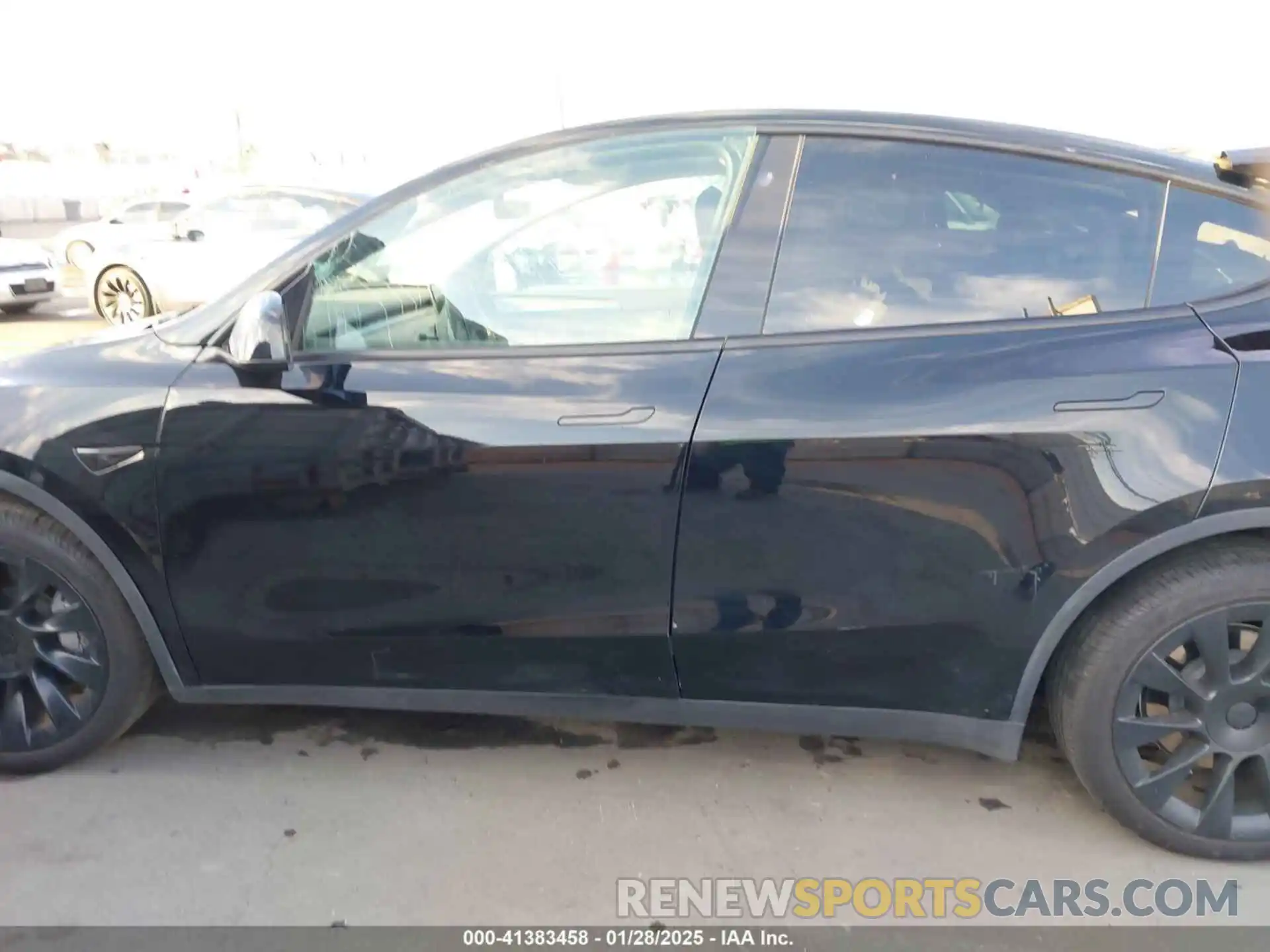 13 Photograph of a damaged car 7SAYGDEE1NF556615 TESLA MODEL Y 2022